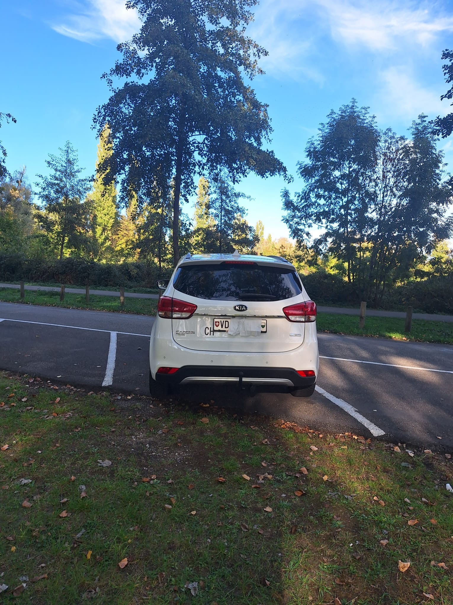 KIA Carens 1.7 CRDi Trend DCT-image-3