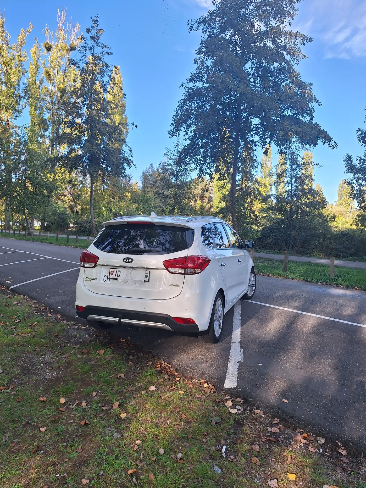 KIA Carens 1.7 CRDi Trend DCT-image-4