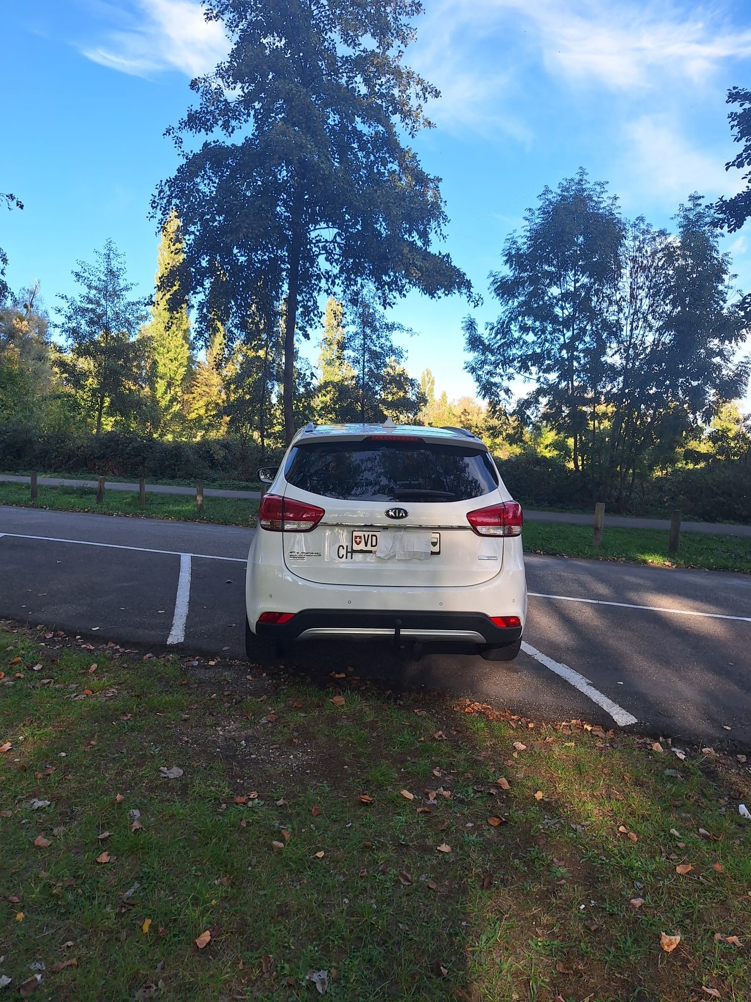 KIA Carens 1.7 CRDi Trend DCT-image-2