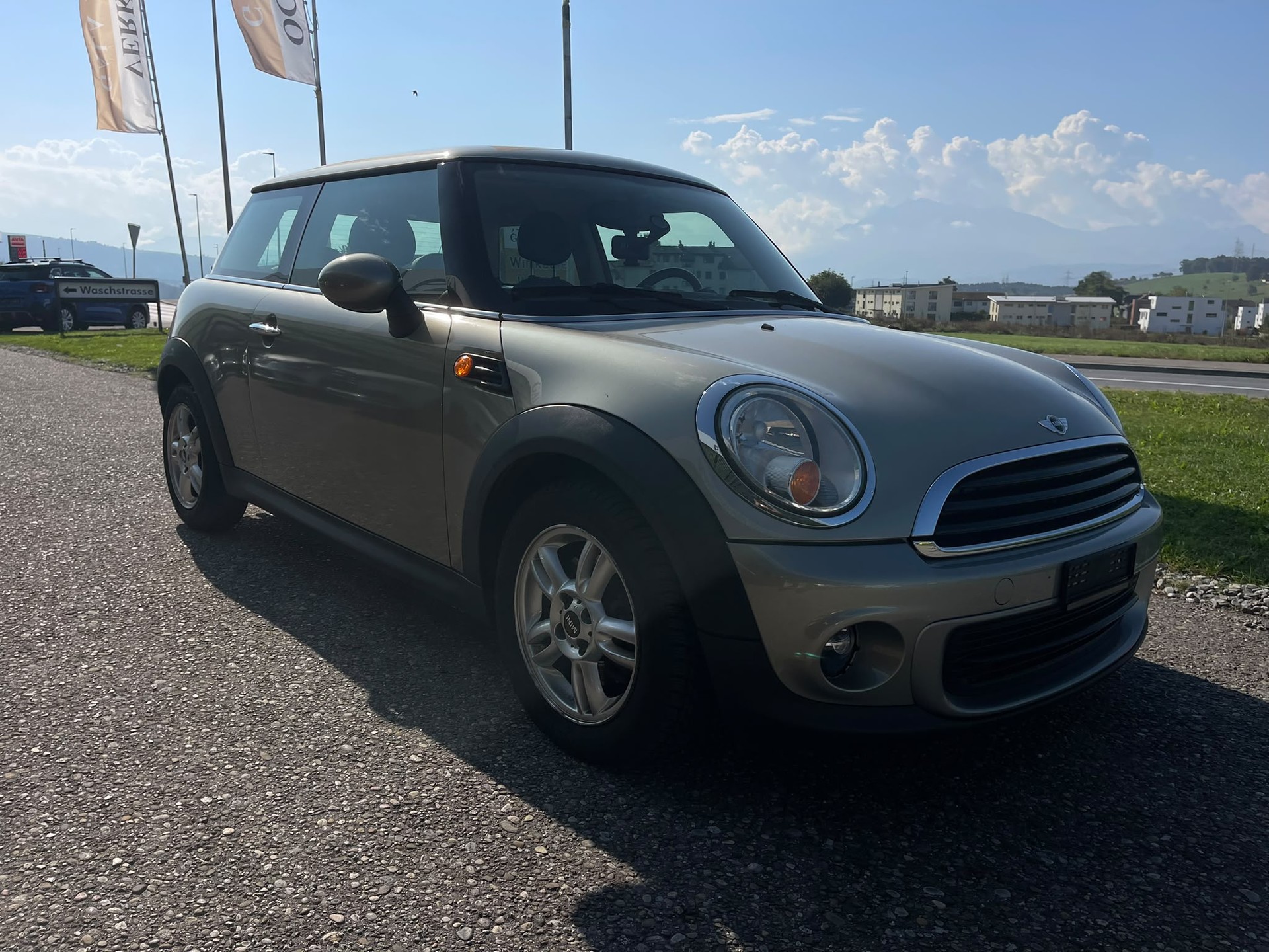 MINI One Cabriolet-image-2