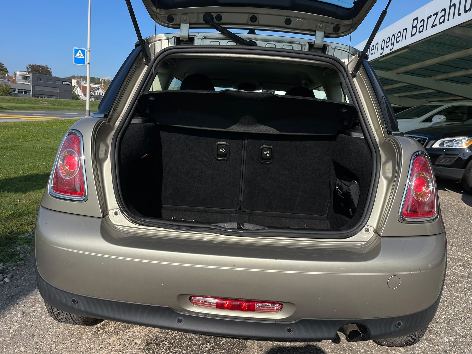 MINI One Cabriolet-image-11