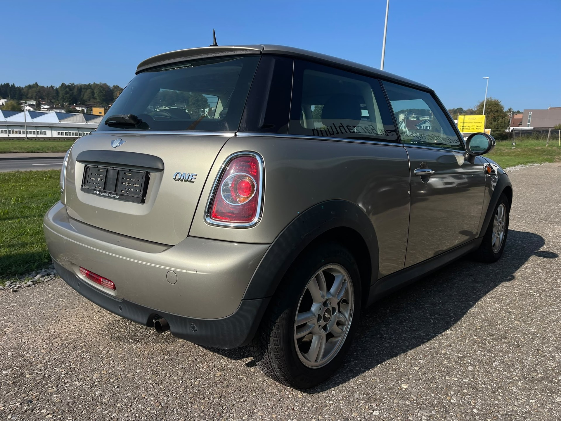 MINI One Cabriolet-image-3