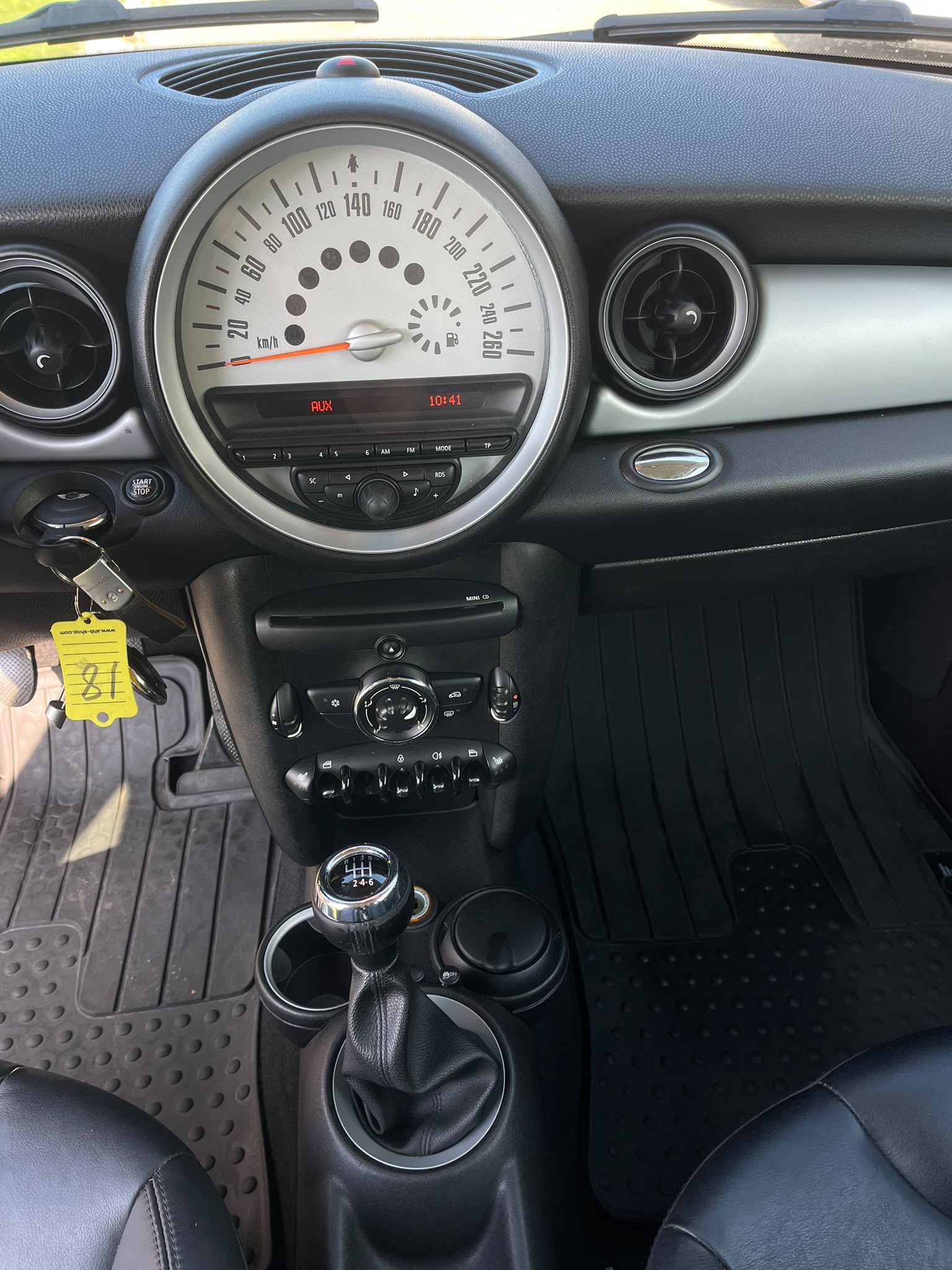 MINI One Cabriolet-image-8