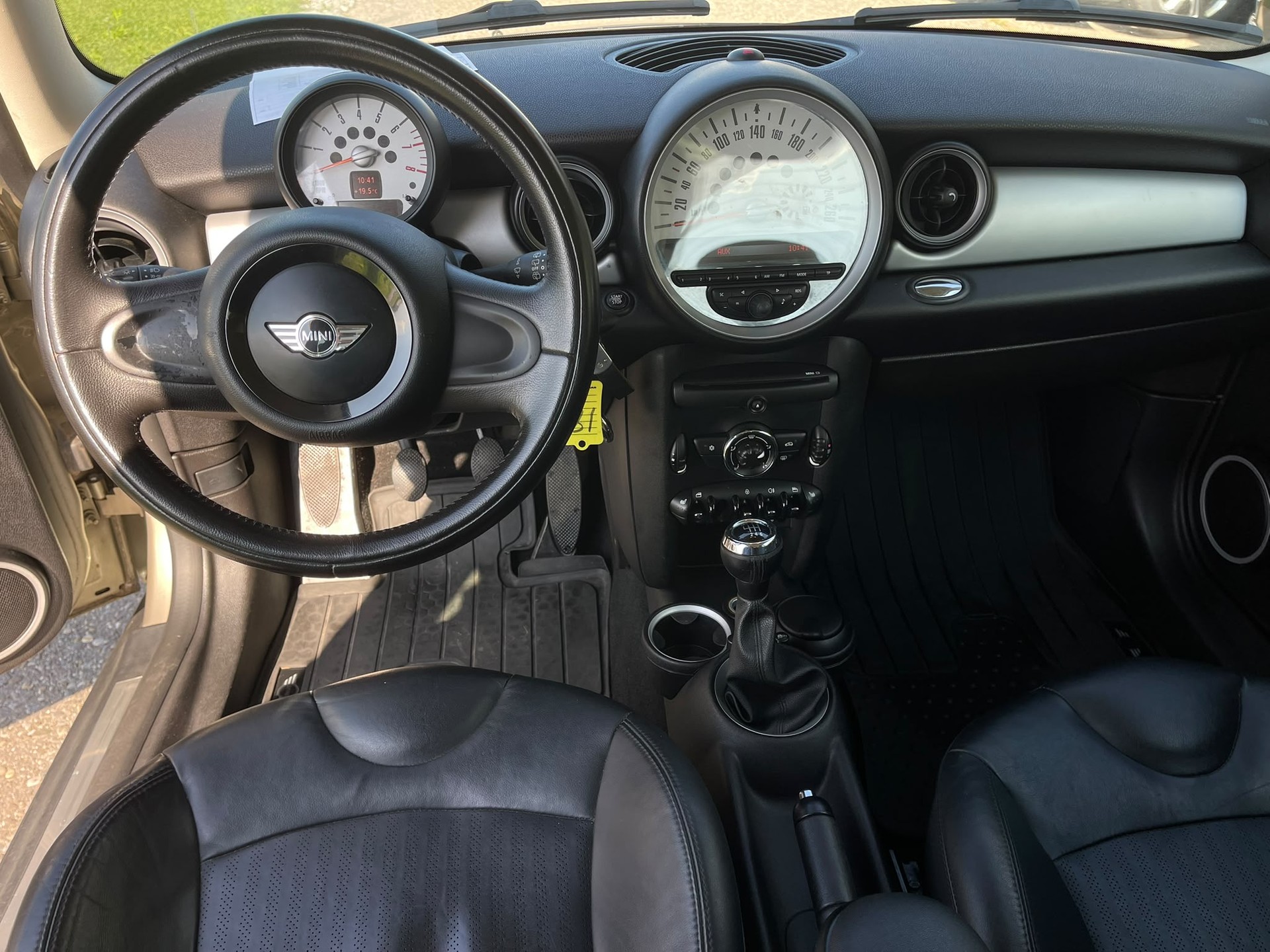 MINI One Cabriolet-image-6
