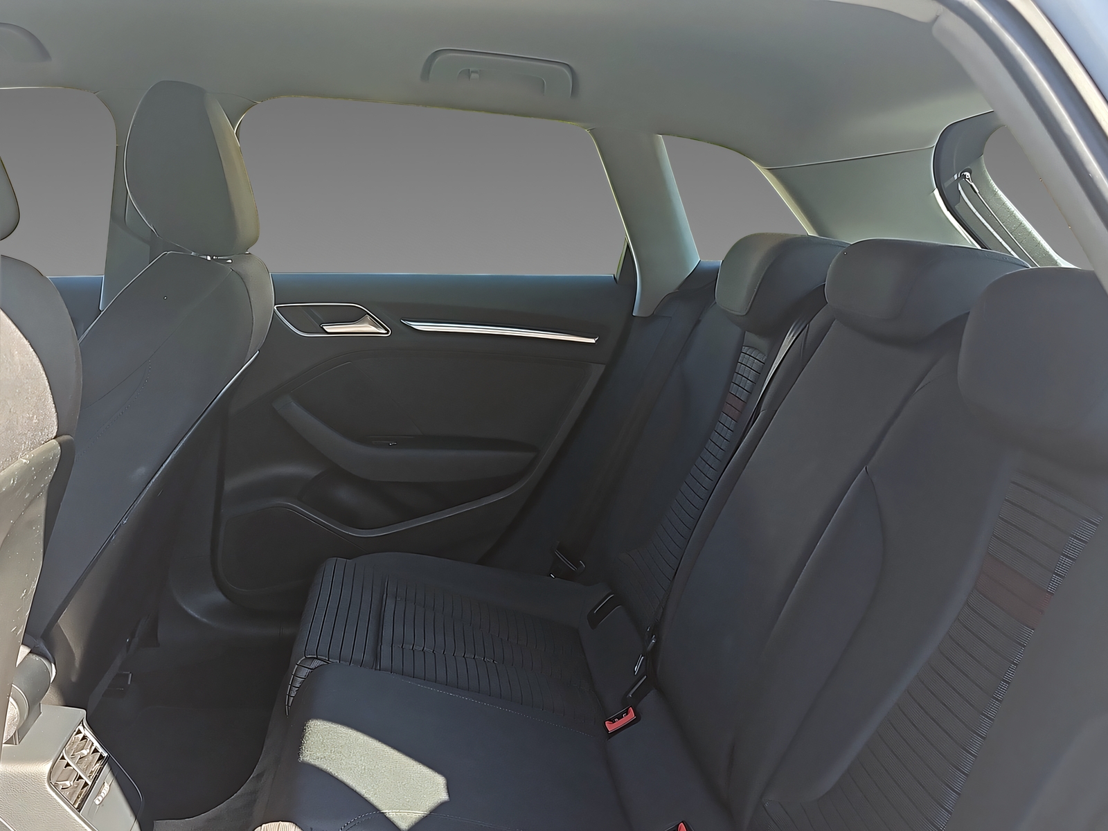 AUDI A3 Sportback 1.4 40 e-tron S-Tronic-image-11