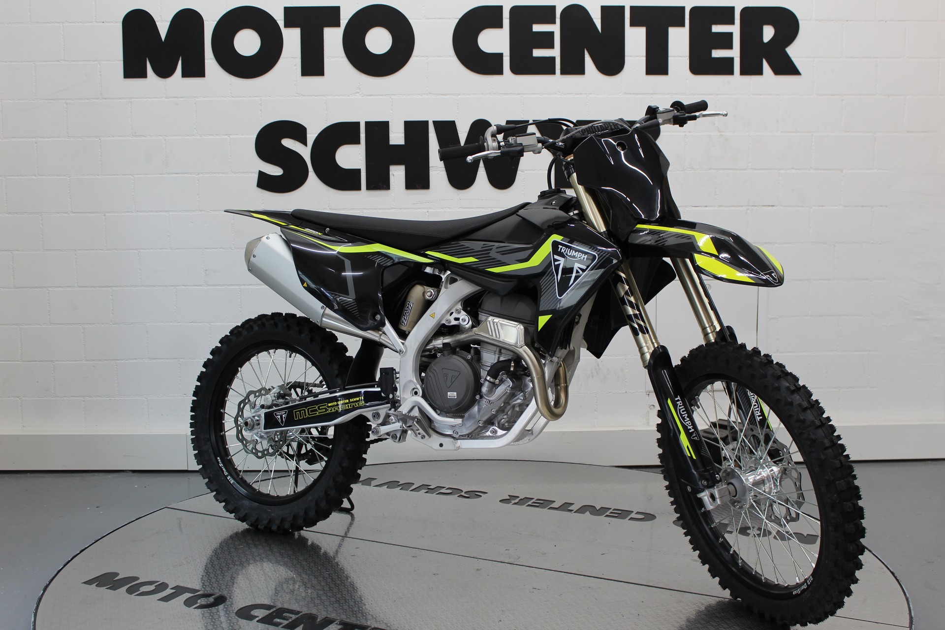 TRIUMPH TF-250X-showroom-element-1