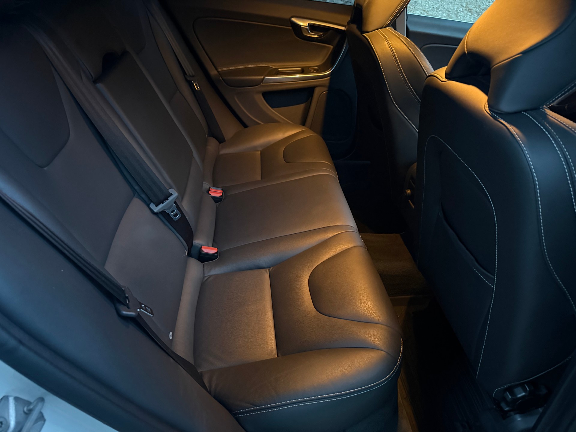 VOLVO V60 D6 AWD Plug-in Hybrid Momentum Geartronic-image-10