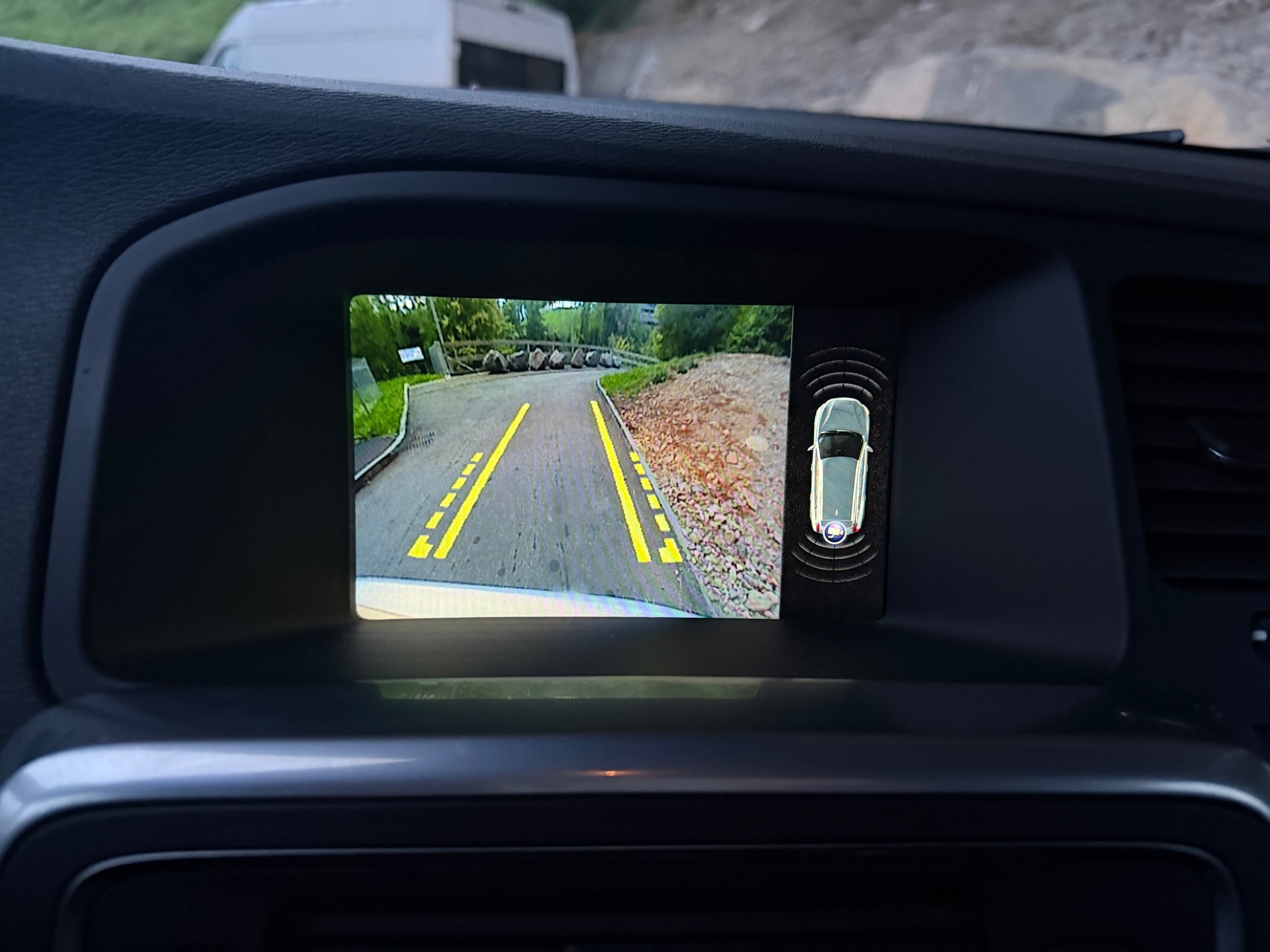 VOLVO V60 D6 AWD Plug-in Hybrid Momentum Geartronic-image-12