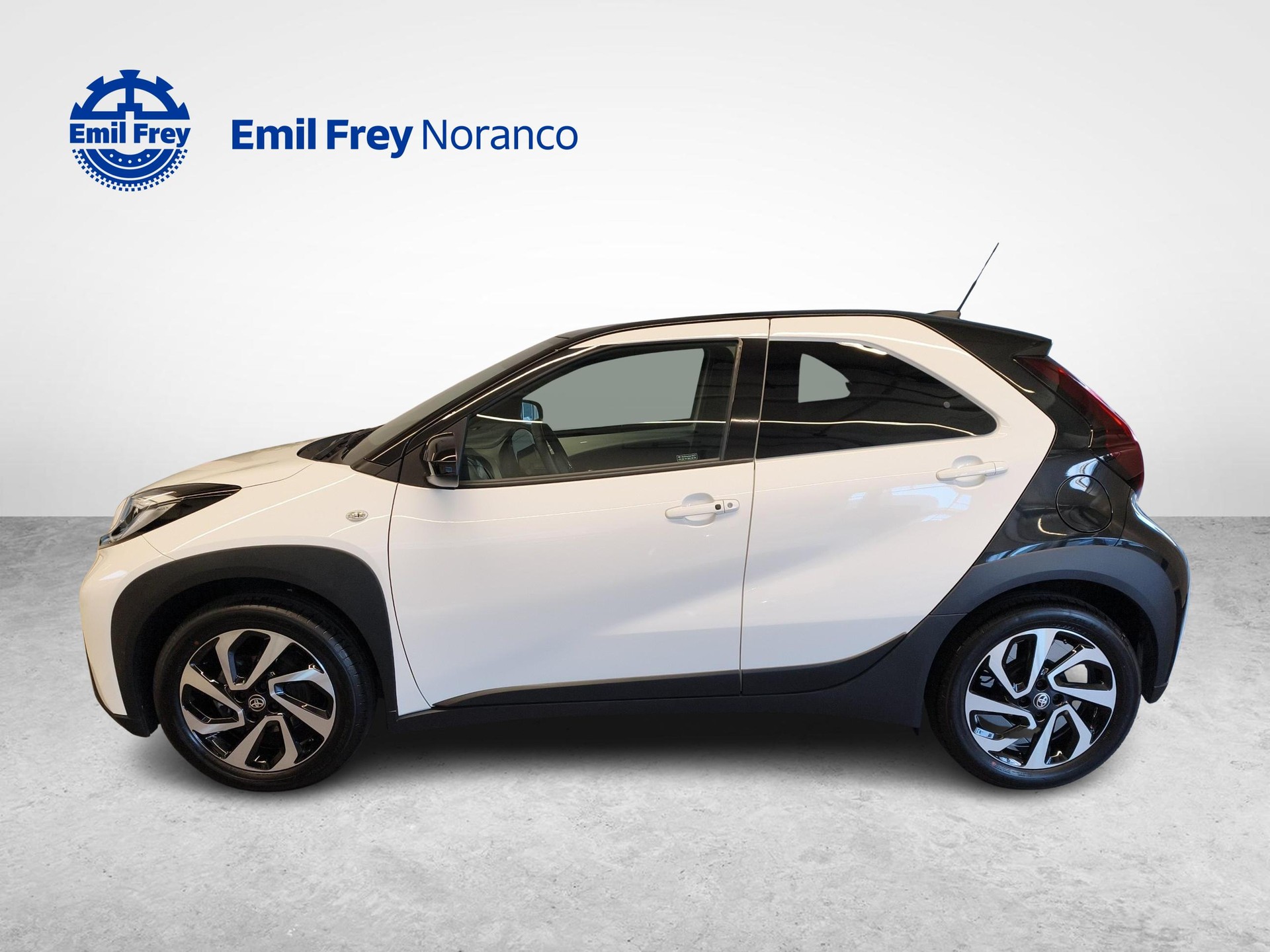 TOYOTA Aygo X 1.0 VVT-i Trend - Ruote invernali e Servizi gratuiti inclusi nel prezzo-image-1