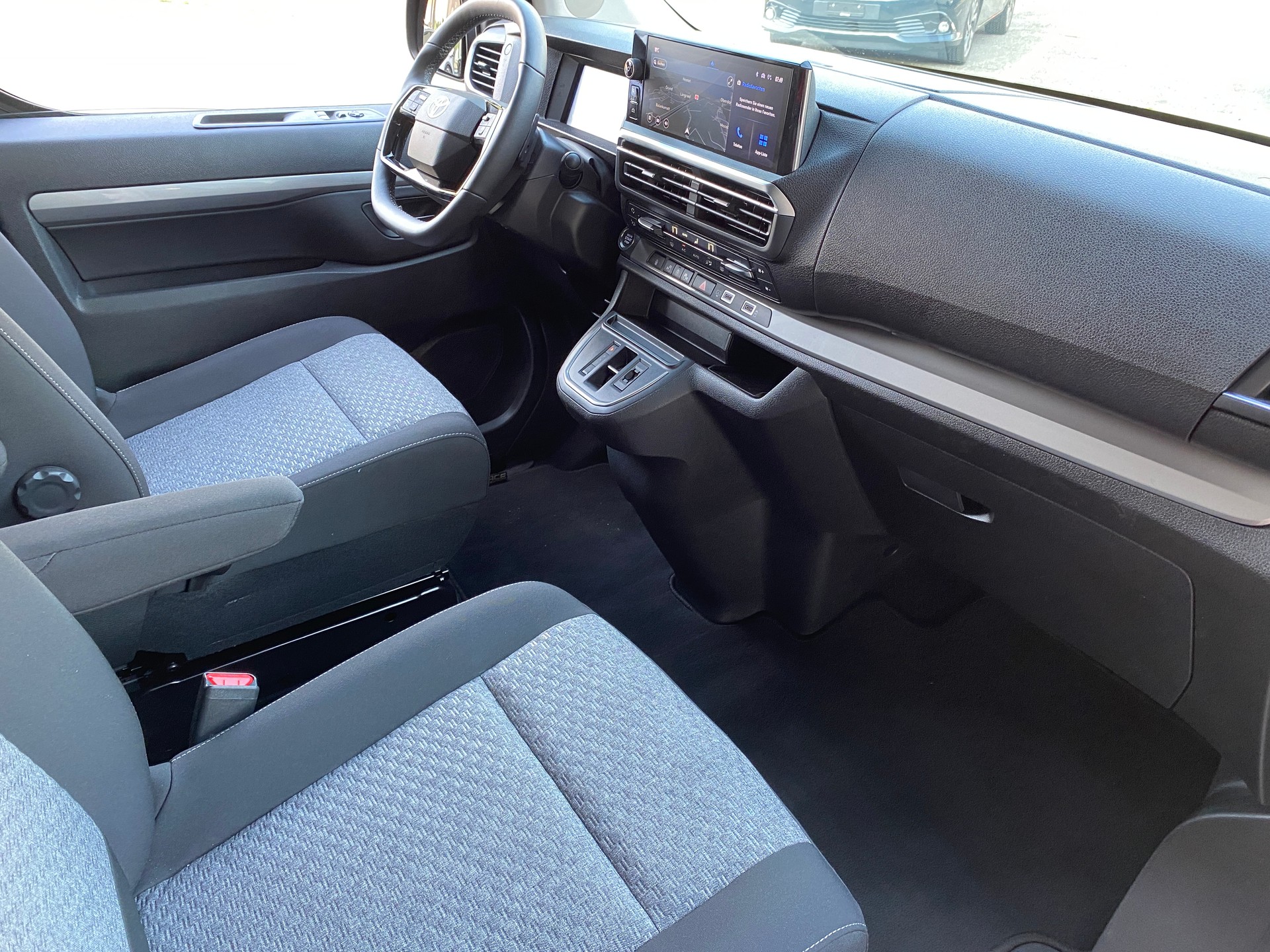TOYOTA Proace Verso 2.0 D-4D Trend Medium Automatic-image-5