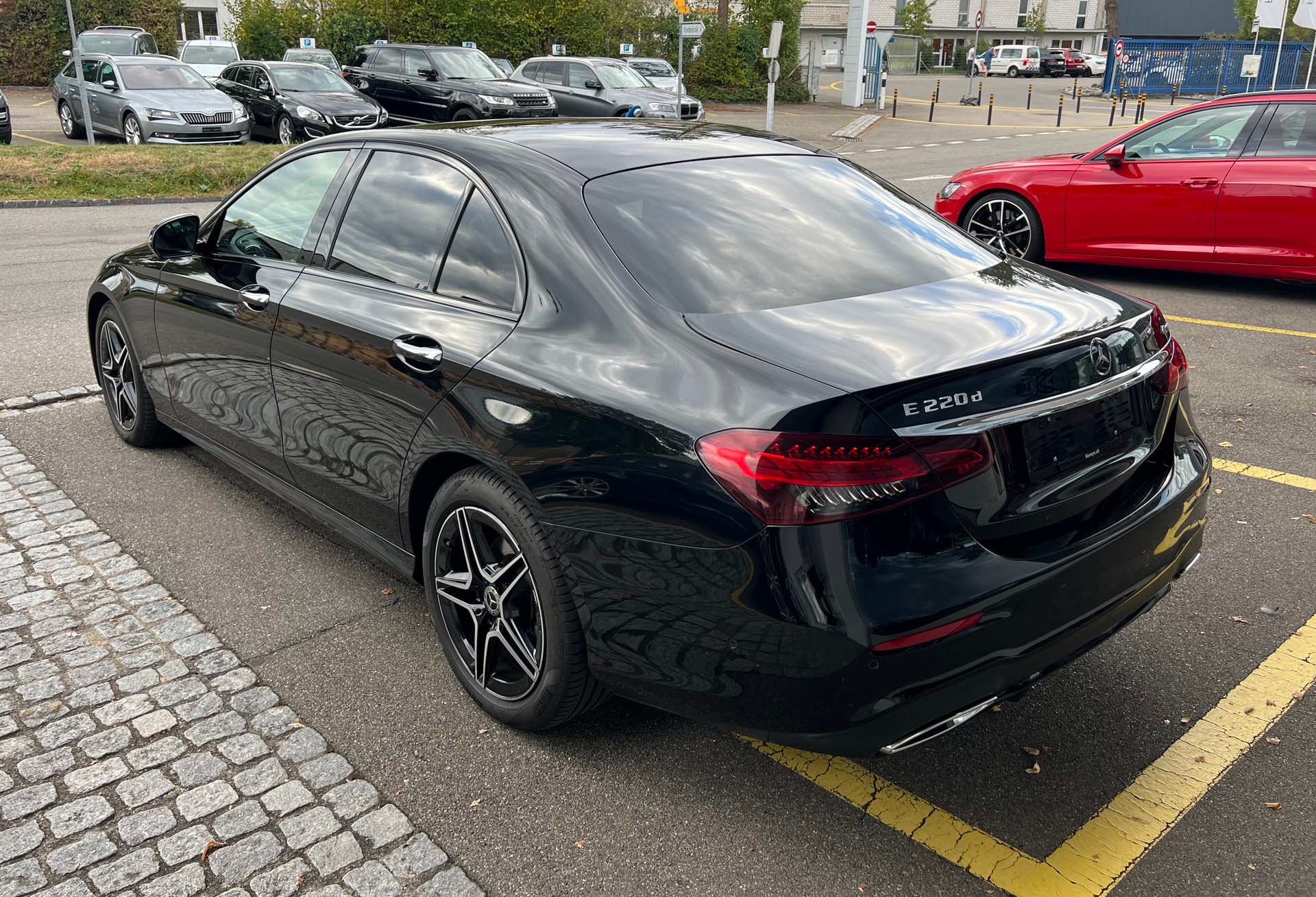 MERCEDES-BENZ E 220 d 4Matic AMG Line 9G-Tronic-image-1