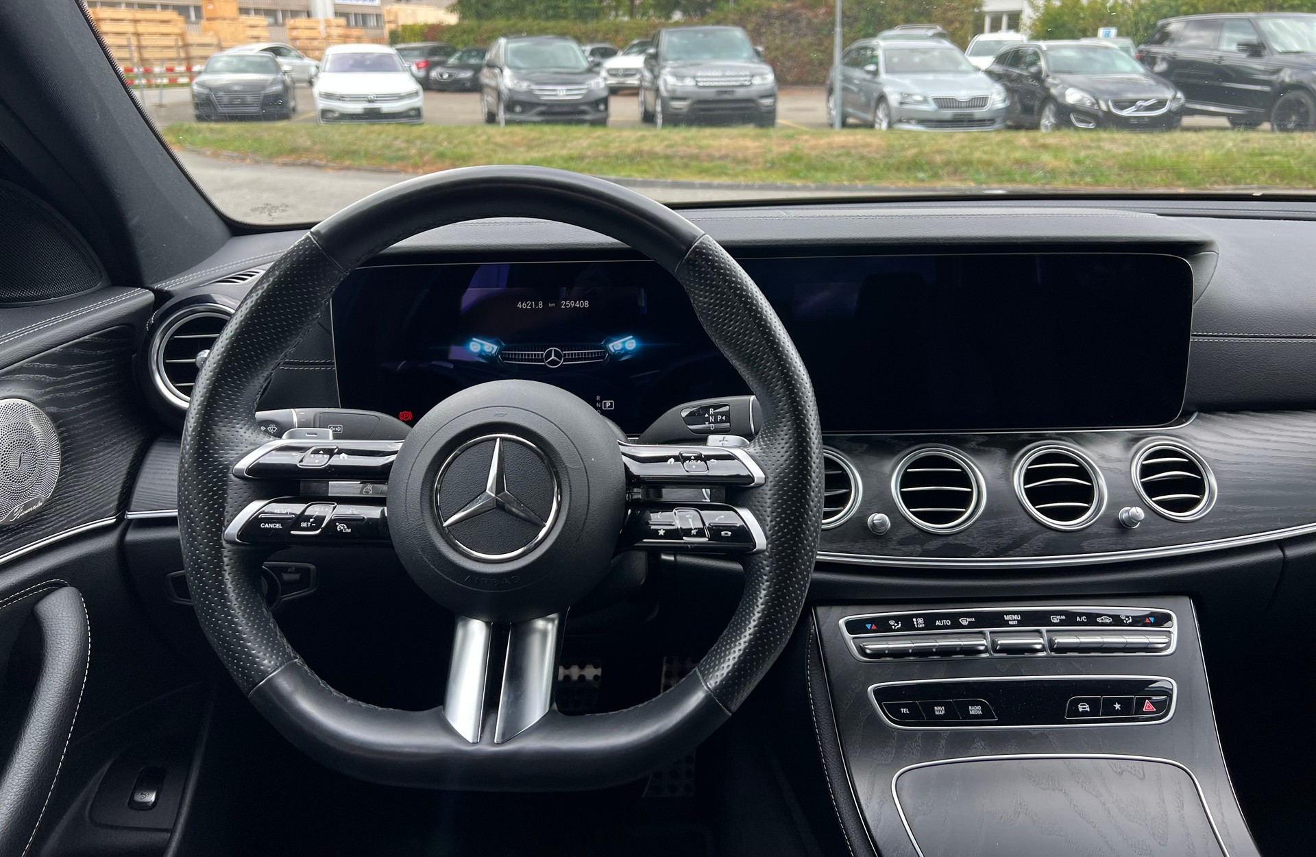 MERCEDES-BENZ E 220 d 4Matic AMG Line 9G-Tronic-image-5