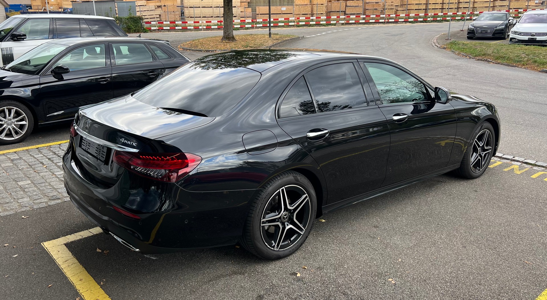MERCEDES-BENZ E 220 d 4Matic AMG Line 9G-Tronic-image-2
