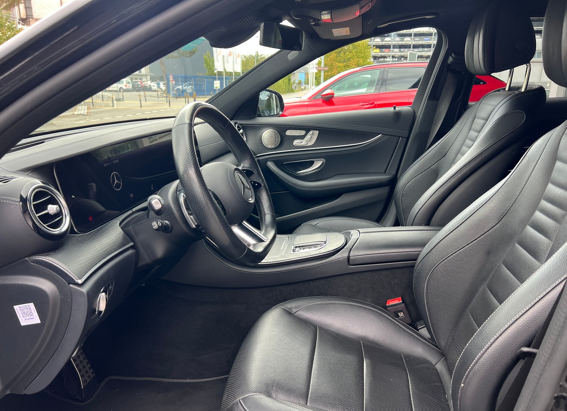 MERCEDES-BENZ E 220 d 4Matic AMG Line 9G-Tronic-image-4