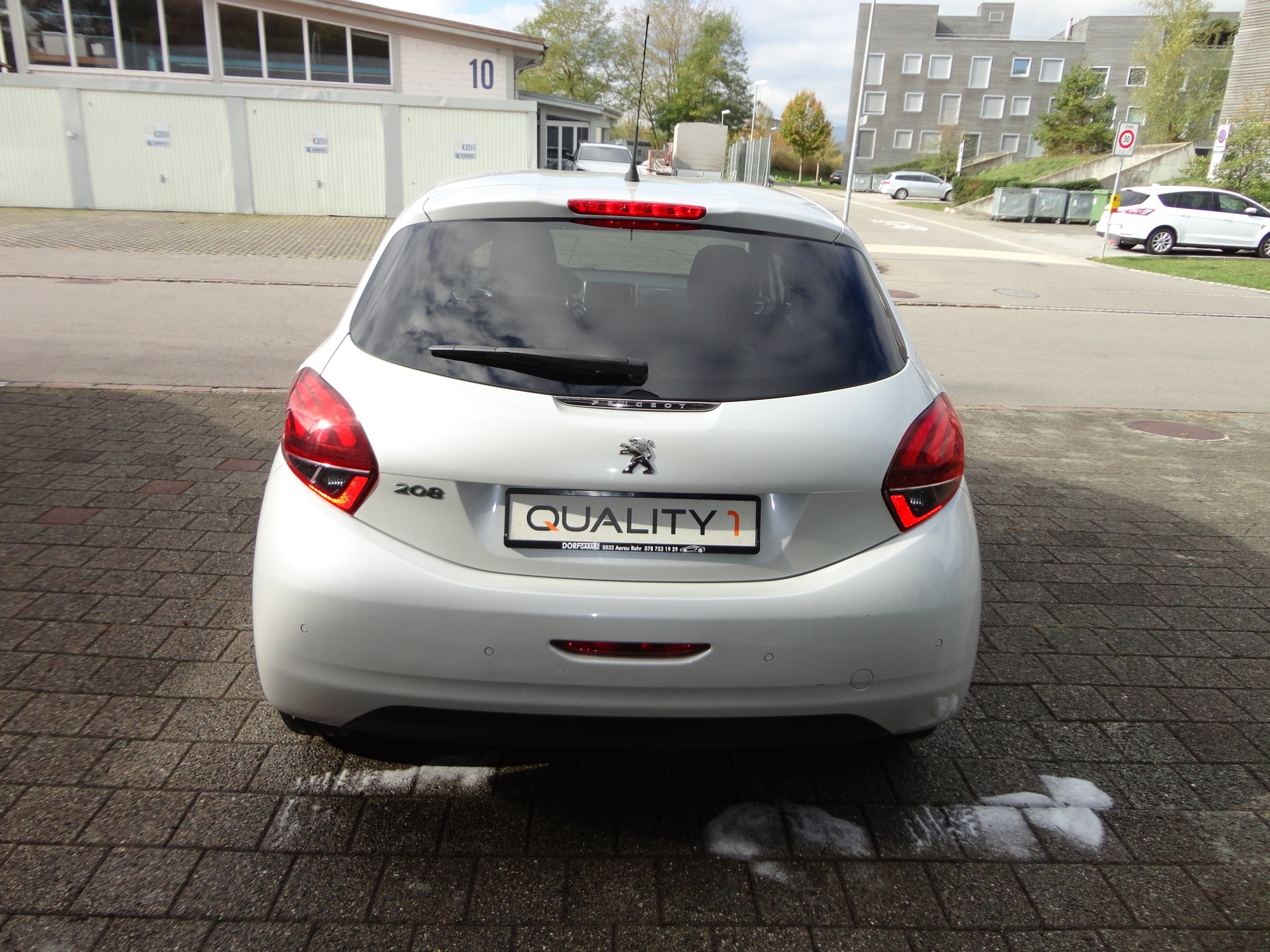 PEUGEOT 208 1.2 PureTech Style-image-3