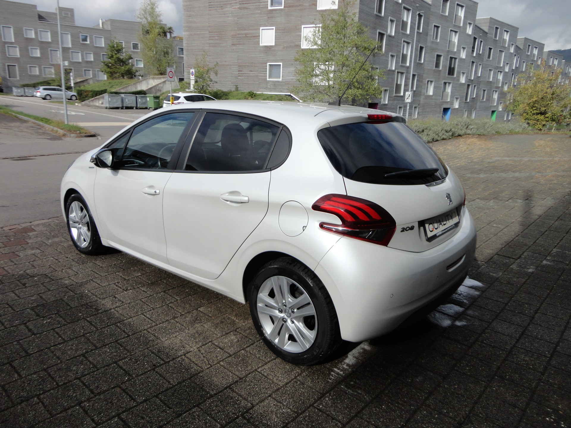 PEUGEOT 208 1.2 PureTech Style-image-2