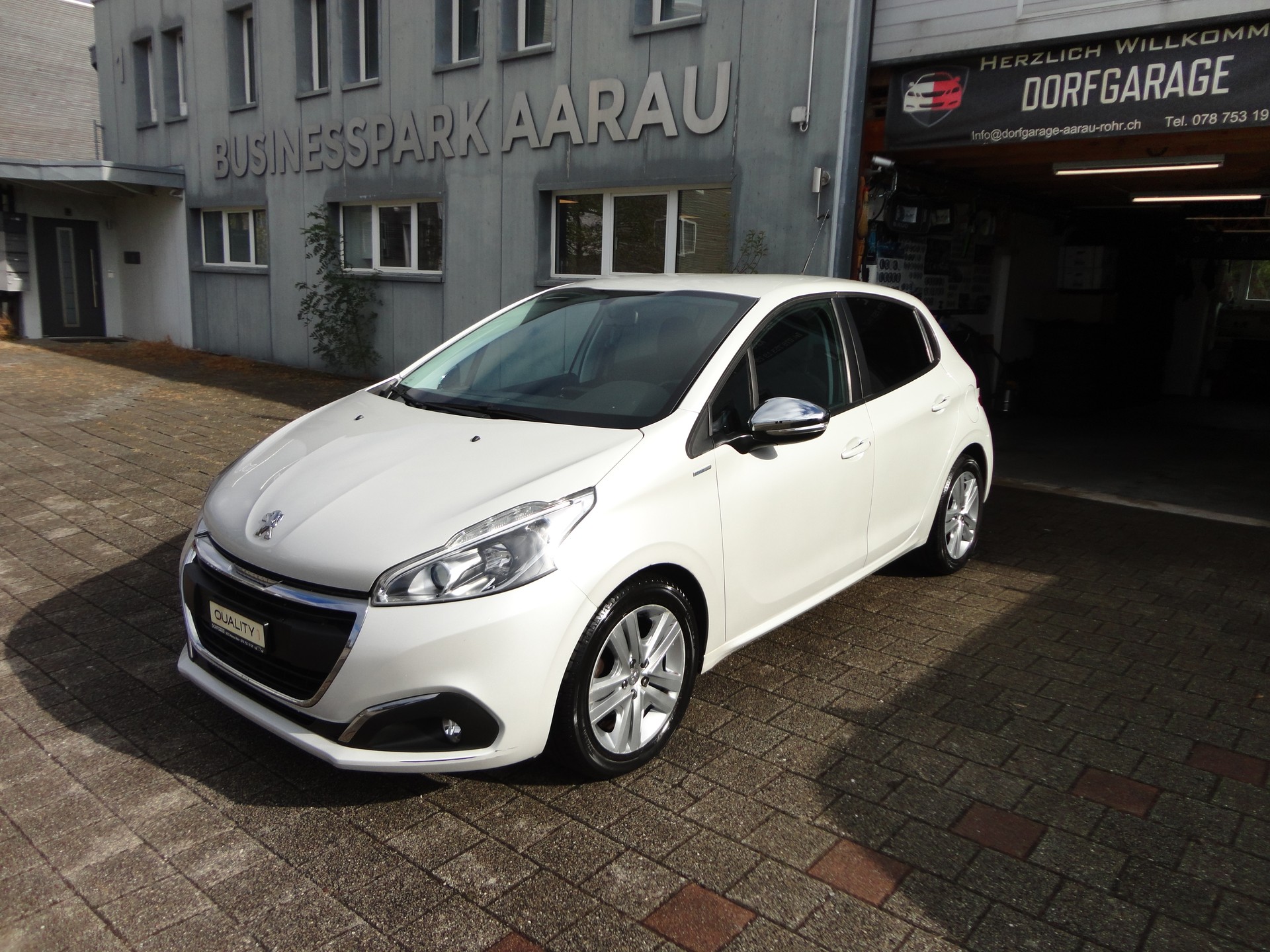 PEUGEOT 208 1.2 PureTech Style-image-0
