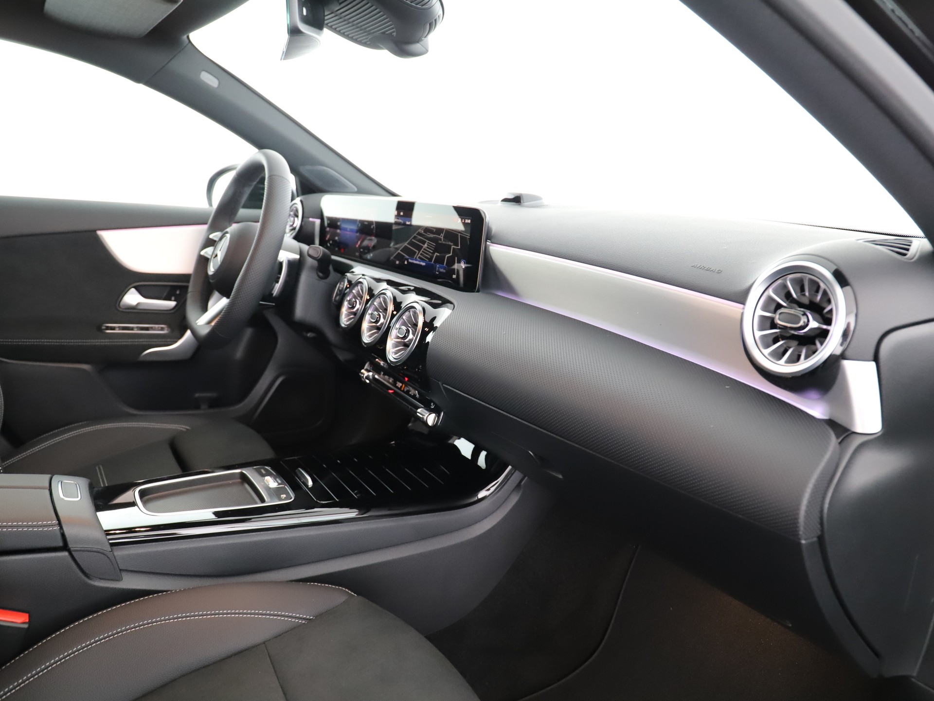 MERCEDES-BENZ A 200 Night Star 7G-DCT-image-10