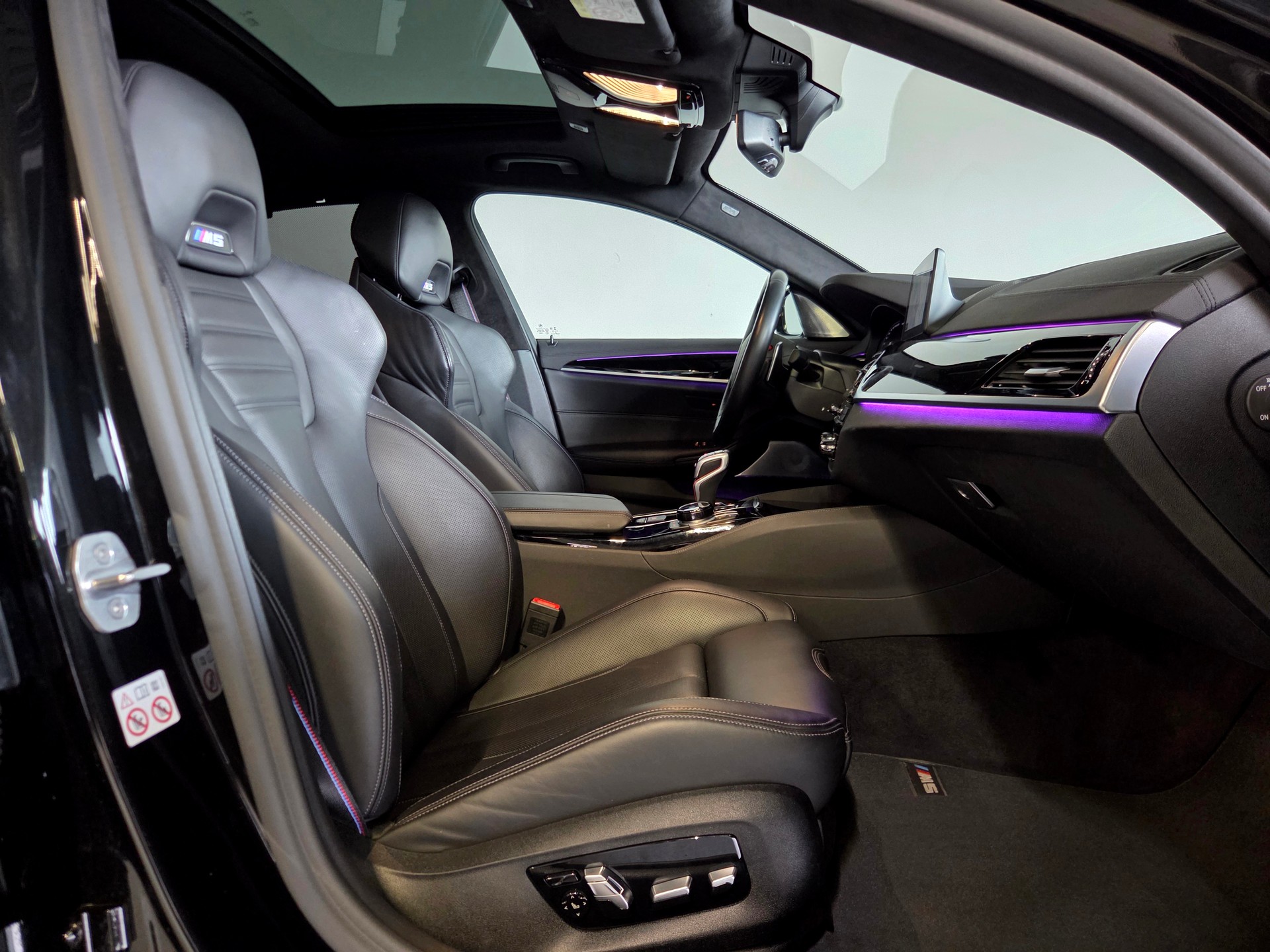 BMW M5 Competition xDrive-image-18