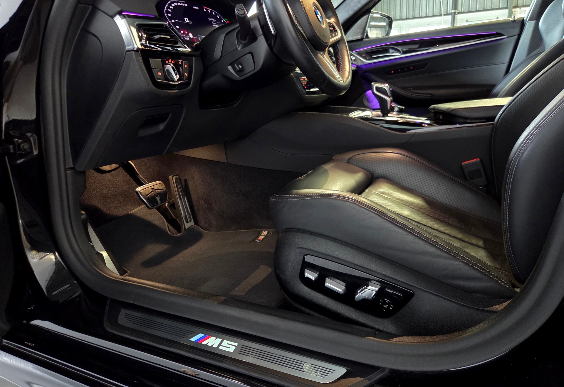 BMW M5 Competition xDrive-image-14