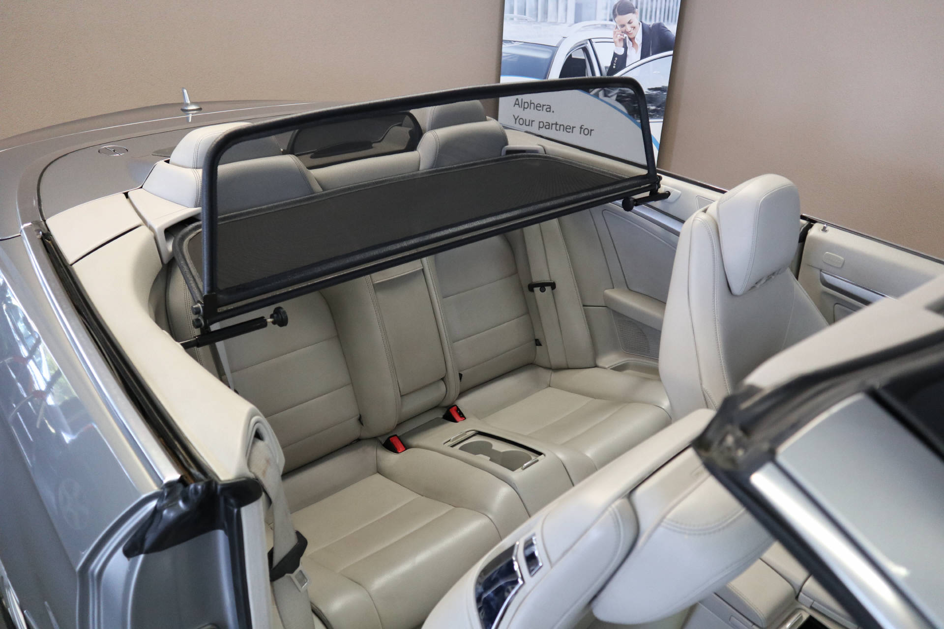 MERCEDES-BENZ E 200 CGI BlueEF Cabriolet-image-9