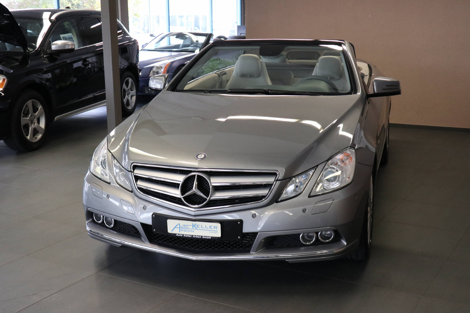 MERCEDES-BENZ E 200 CGI BlueEF Cabriolet-image-4