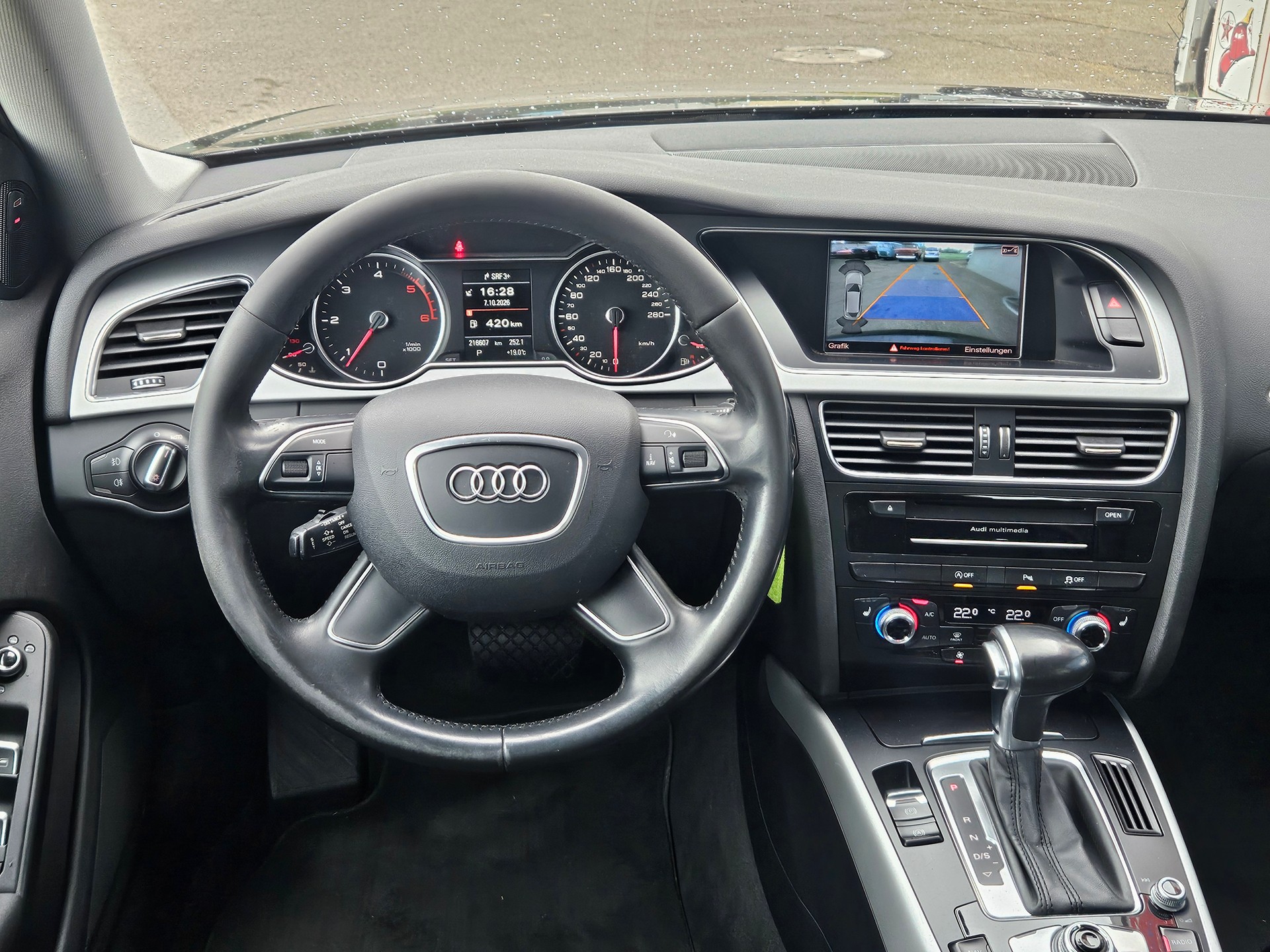 AUDI A4 Avant 2.0 TDI quattro S-tronic-image-9