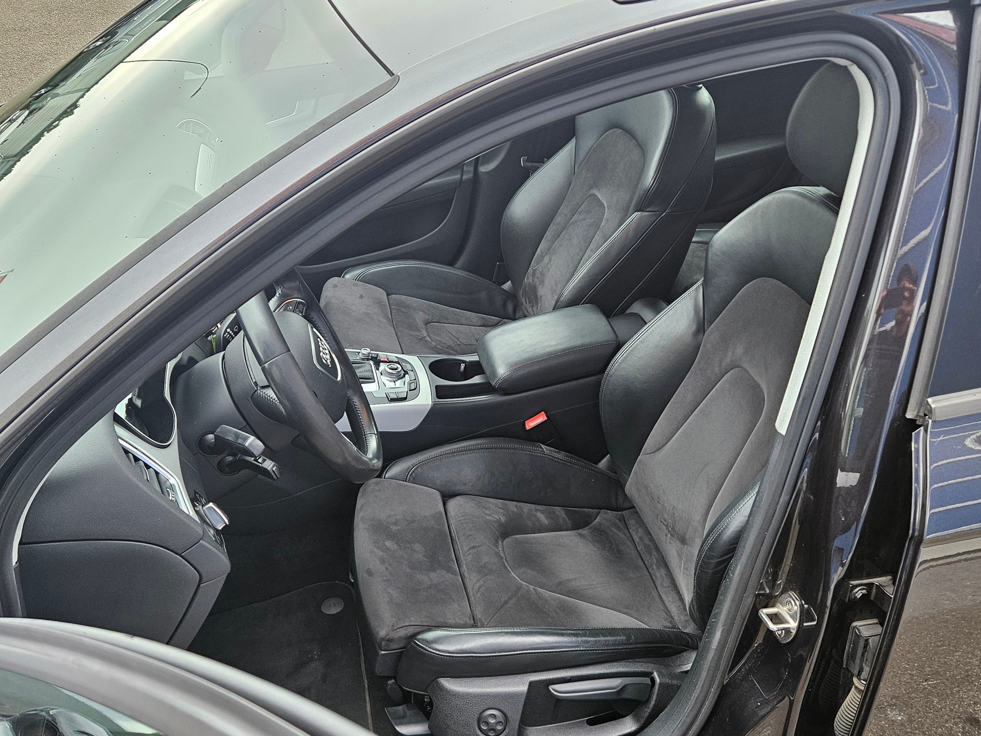 AUDI A4 Avant 2.0 TDI quattro S-tronic-image-12