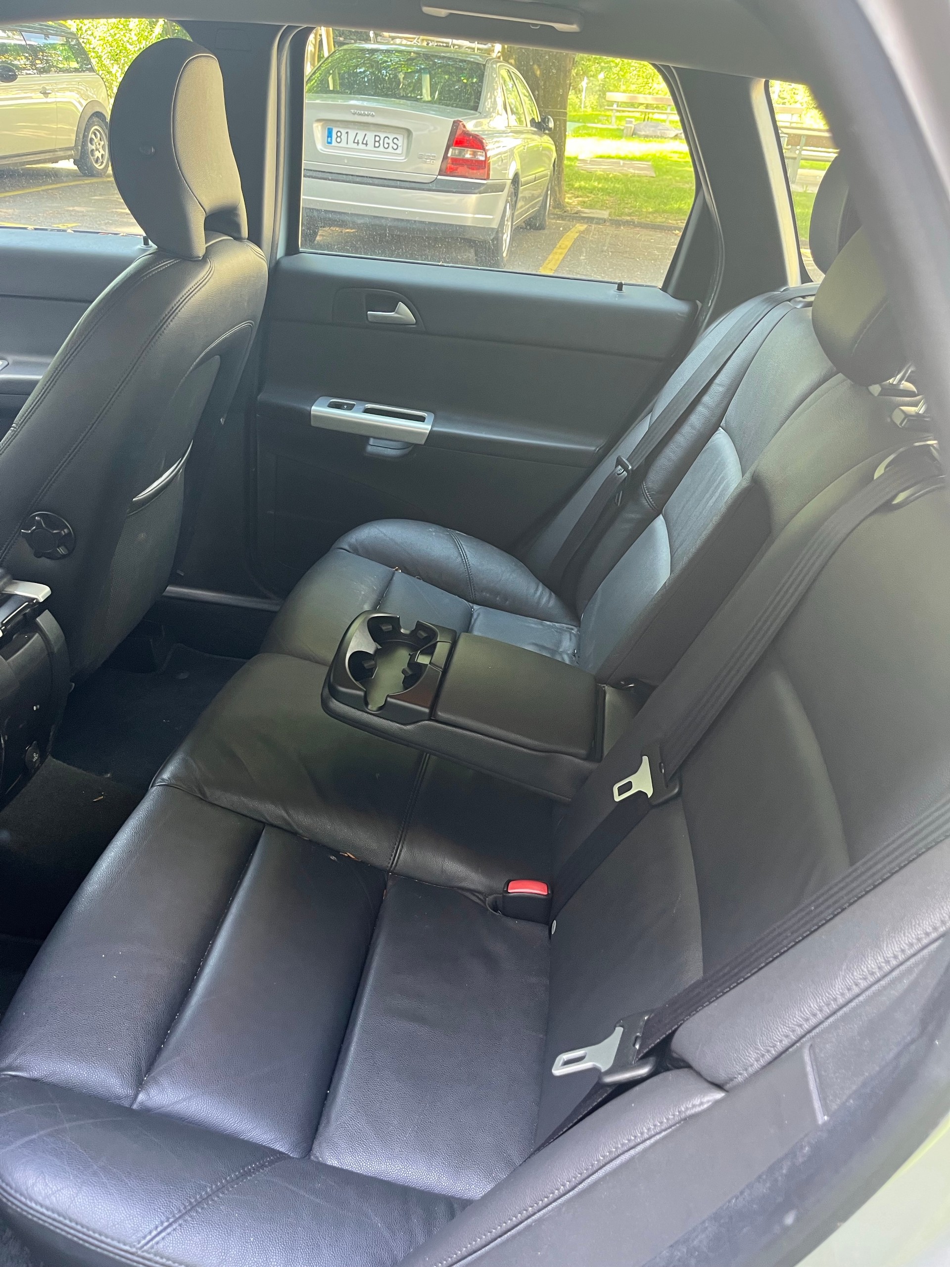 VOLVO 2.0 D3 Business Pro Edition-image-1