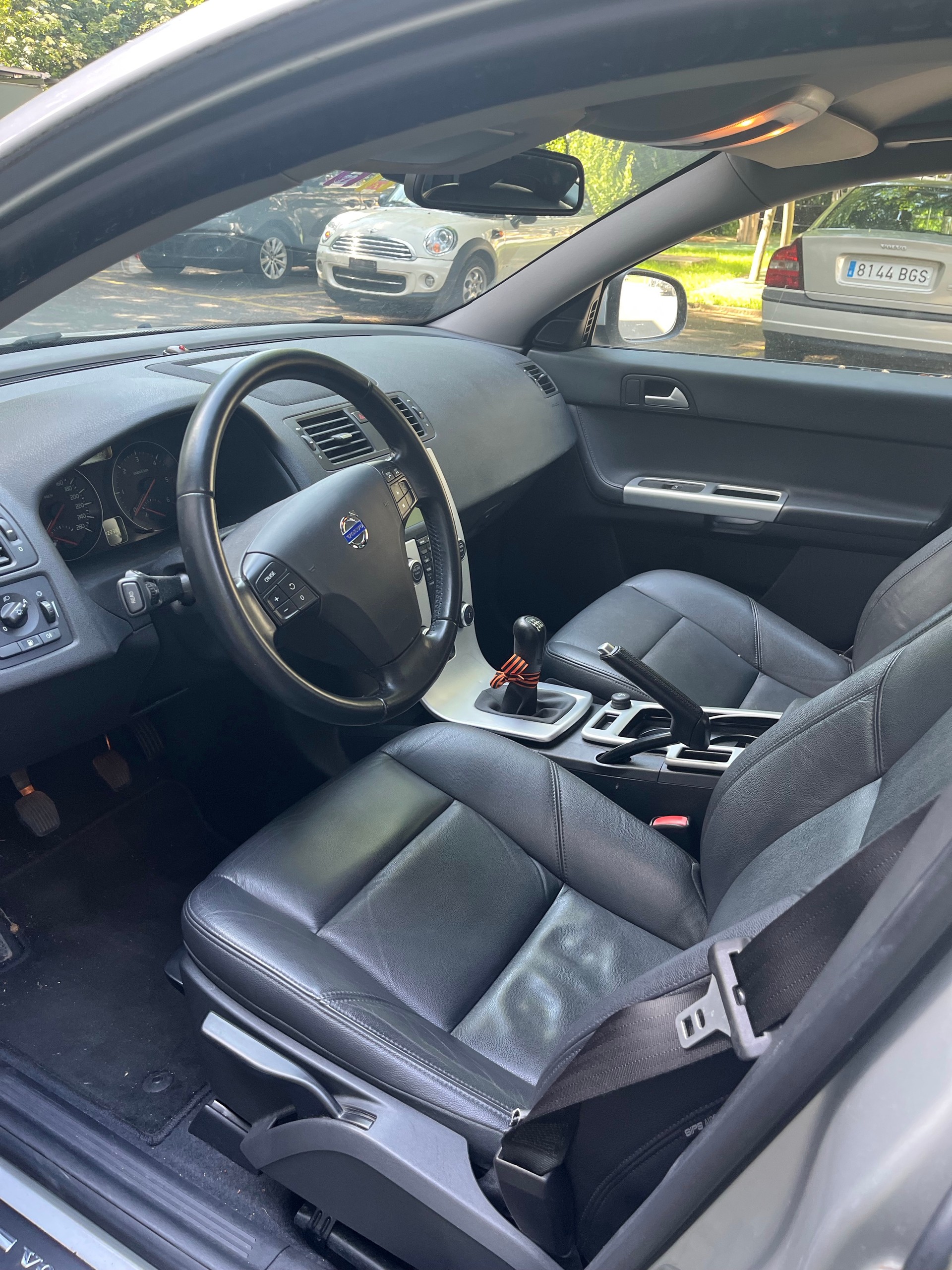 VOLVO 2.0 D3 Business Pro Edition-image-3