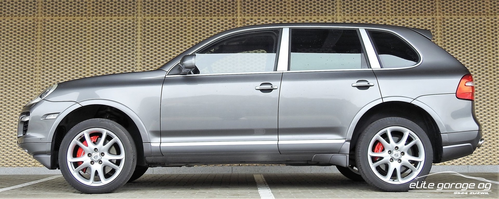 PORSCHE Cayenne Turbo-image-2
