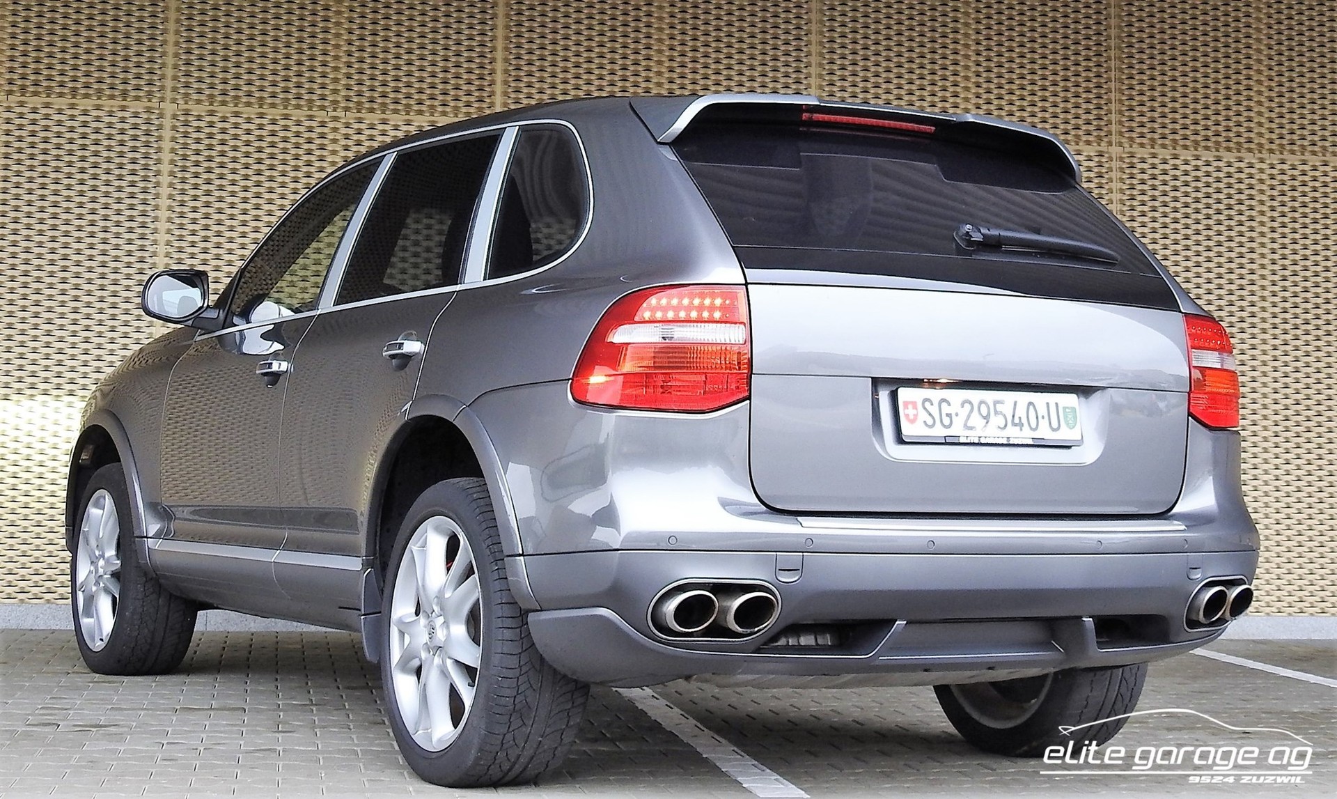 PORSCHE Cayenne Turbo-image-4