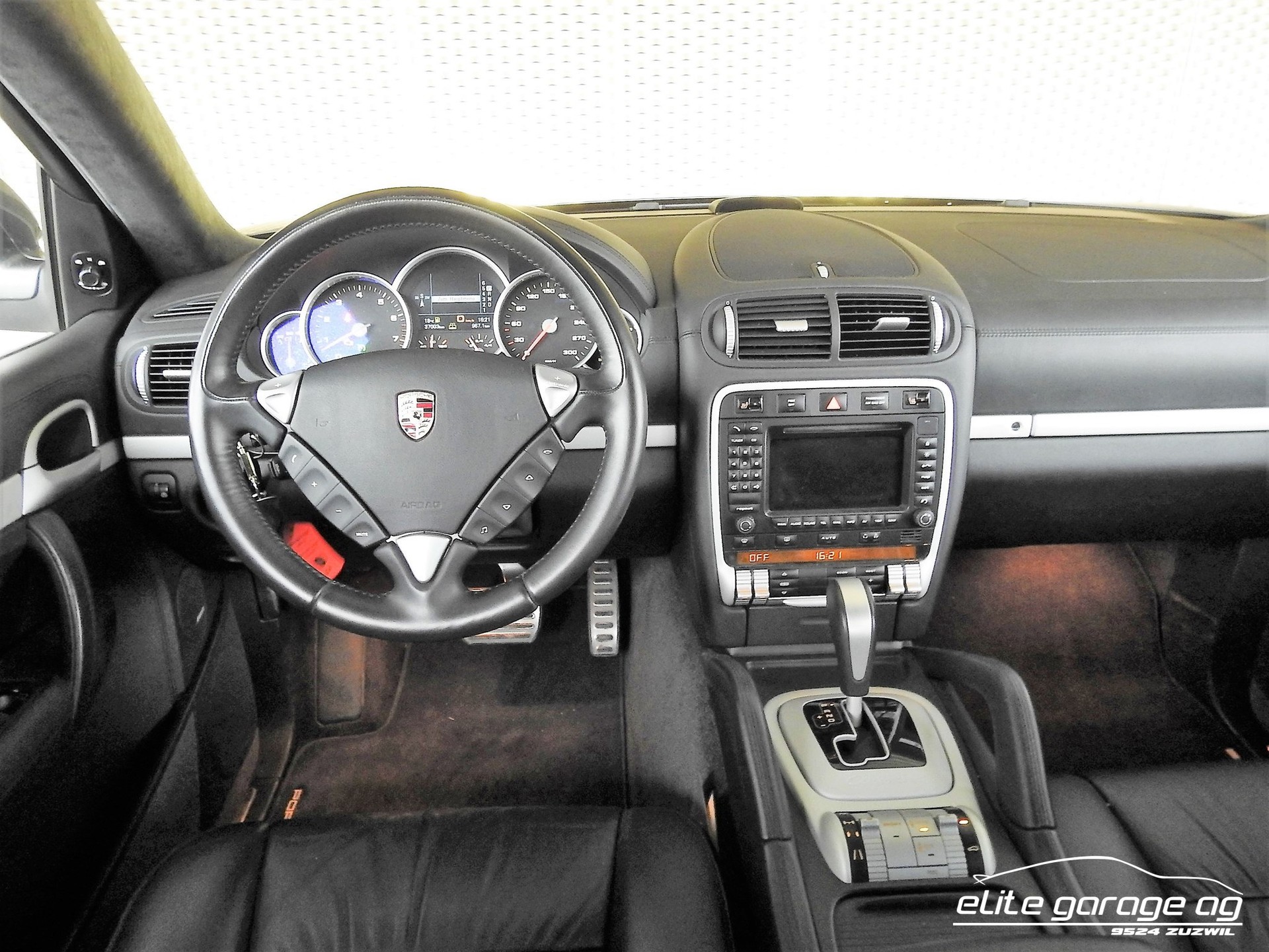 PORSCHE Cayenne Turbo-image-6