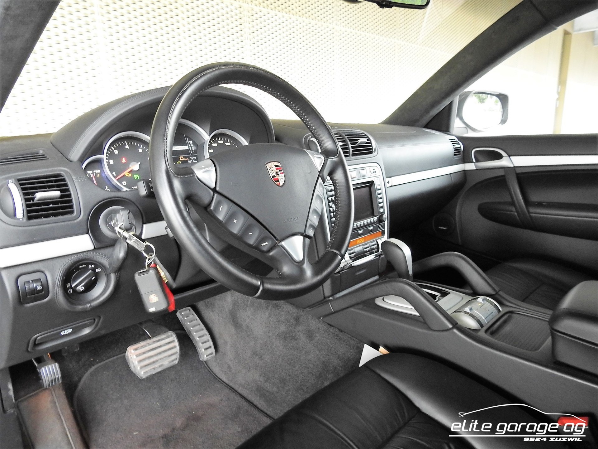 PORSCHE Cayenne Turbo-image-7