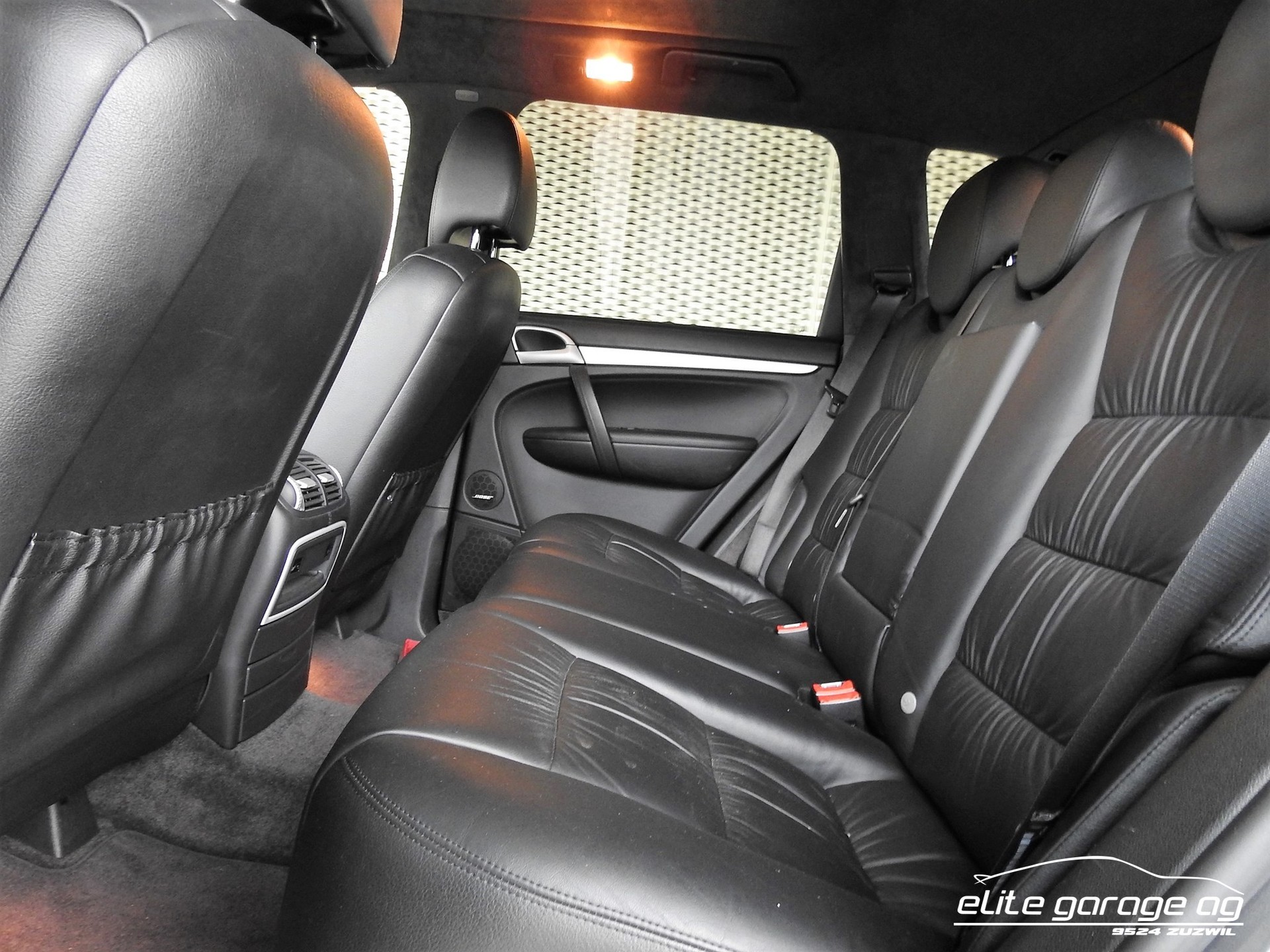PORSCHE Cayenne Turbo-image-9