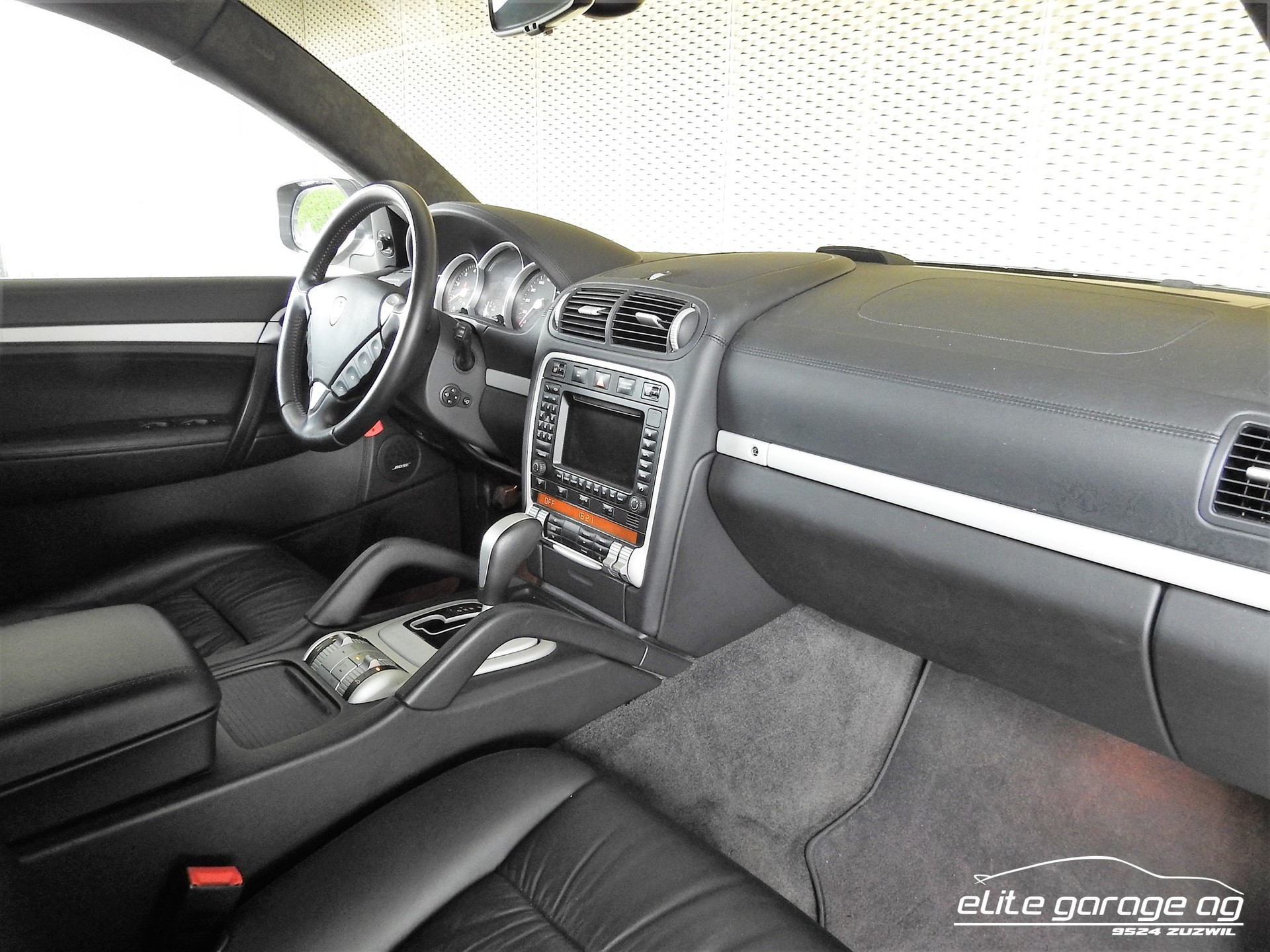 PORSCHE Cayenne Turbo-image-10