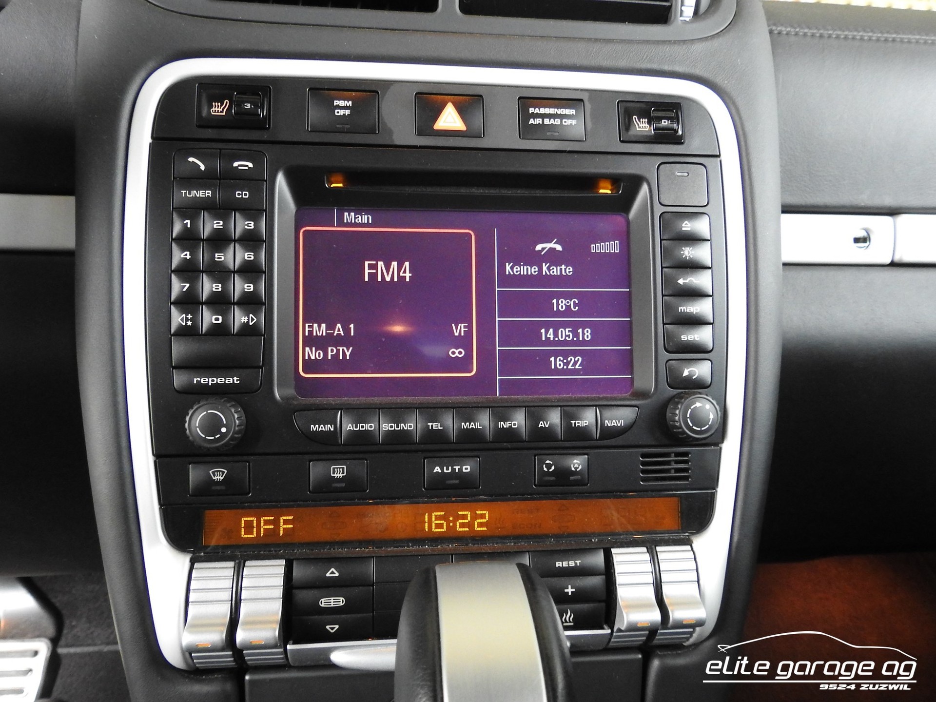 PORSCHE Cayenne Turbo-image-12