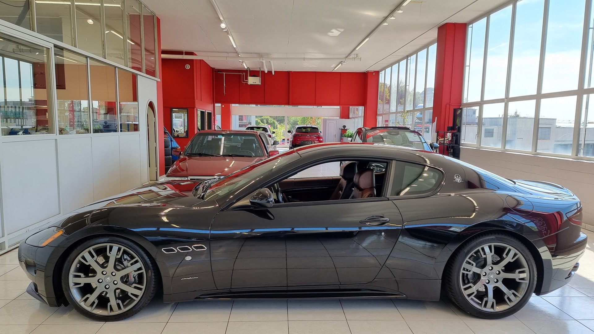 MASERATI Granturismo 4.7 V8 S-showroom-element-3