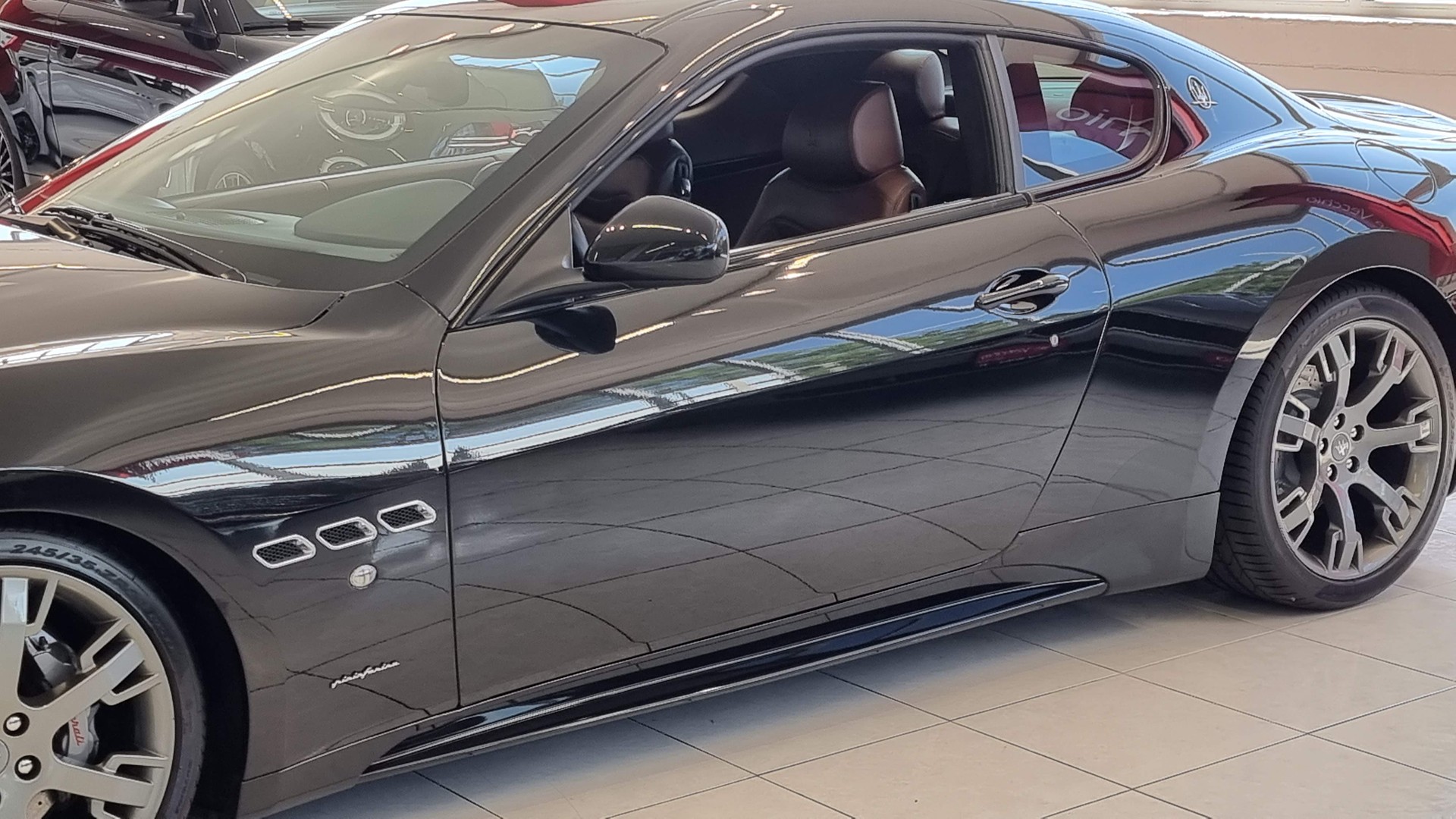 MASERATI Granturismo 4.7 V8 S-showroom-element-1