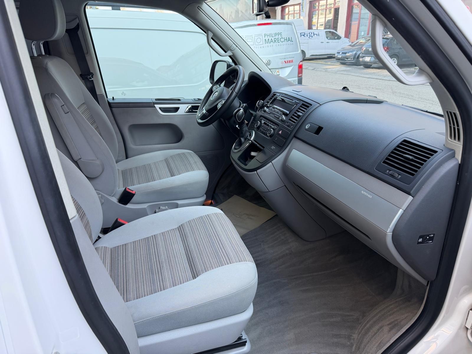 VW T5 California 2.0 TDI Comfortline Travel DSG-image-9