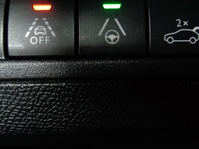 PEUGEOT 3008 1.2 PureTech Allure EAT-image-10
