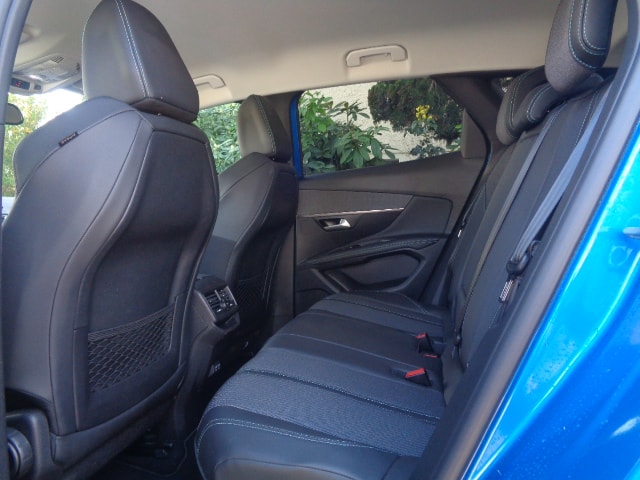 PEUGEOT 3008 1.2 PureTech Allure EAT-image-5