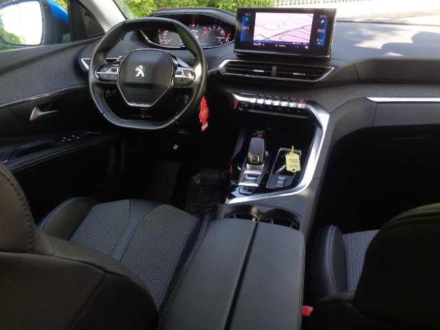 PEUGEOT 3008 1.2 PureTech Allure EAT-image-3