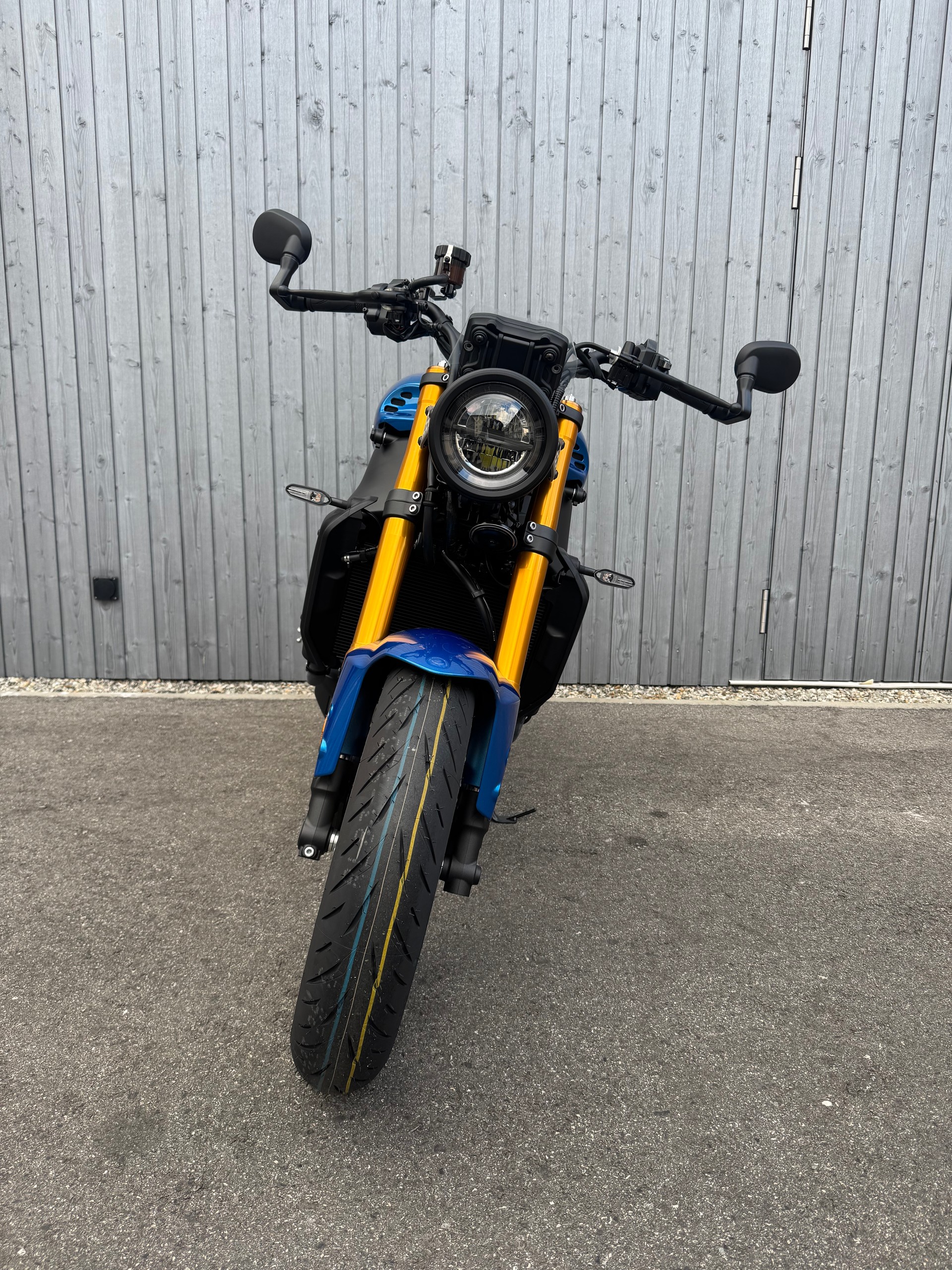 YAMAHA XSR 900-showroom-element-2