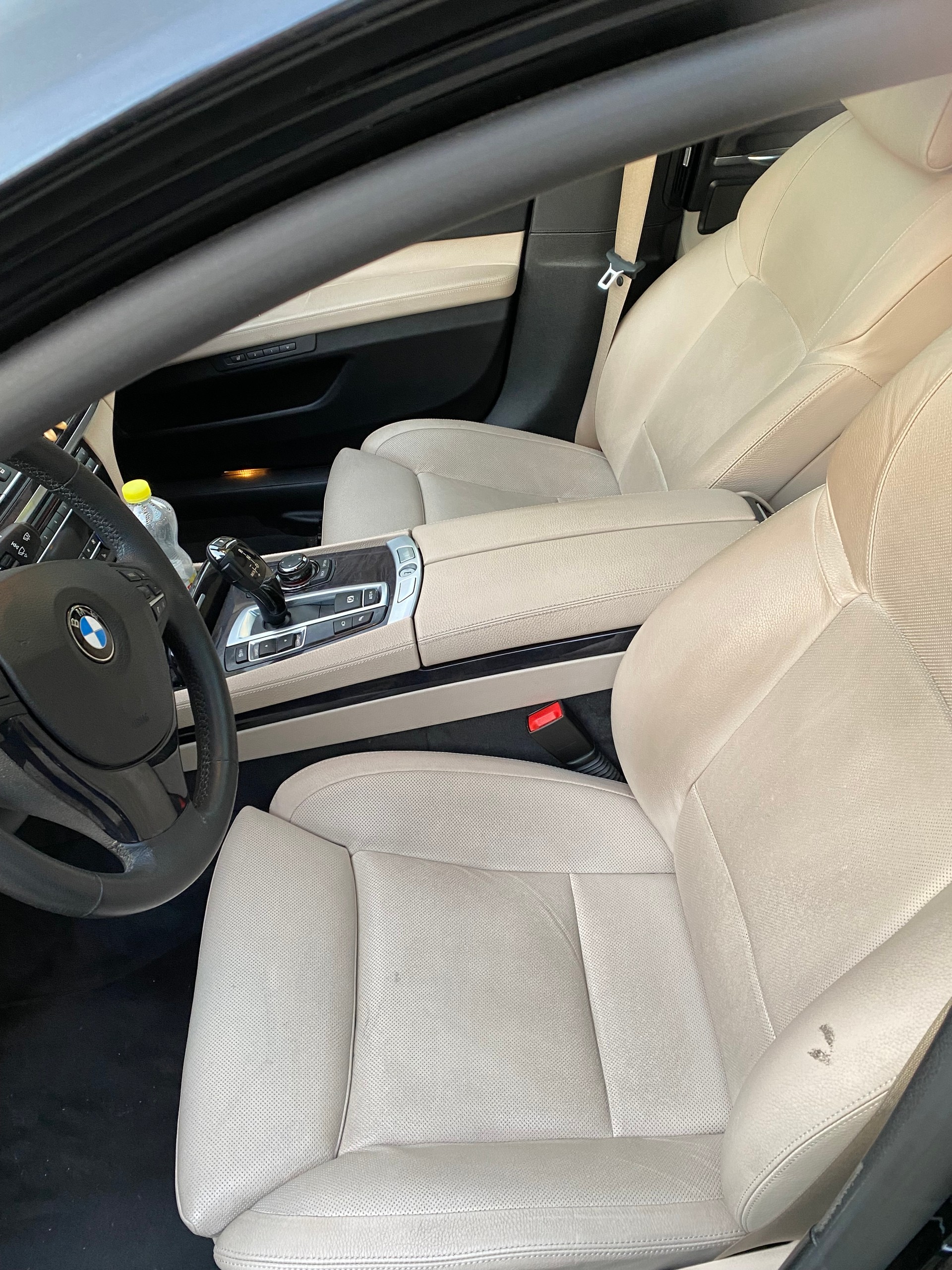 BMW 750i-image-4