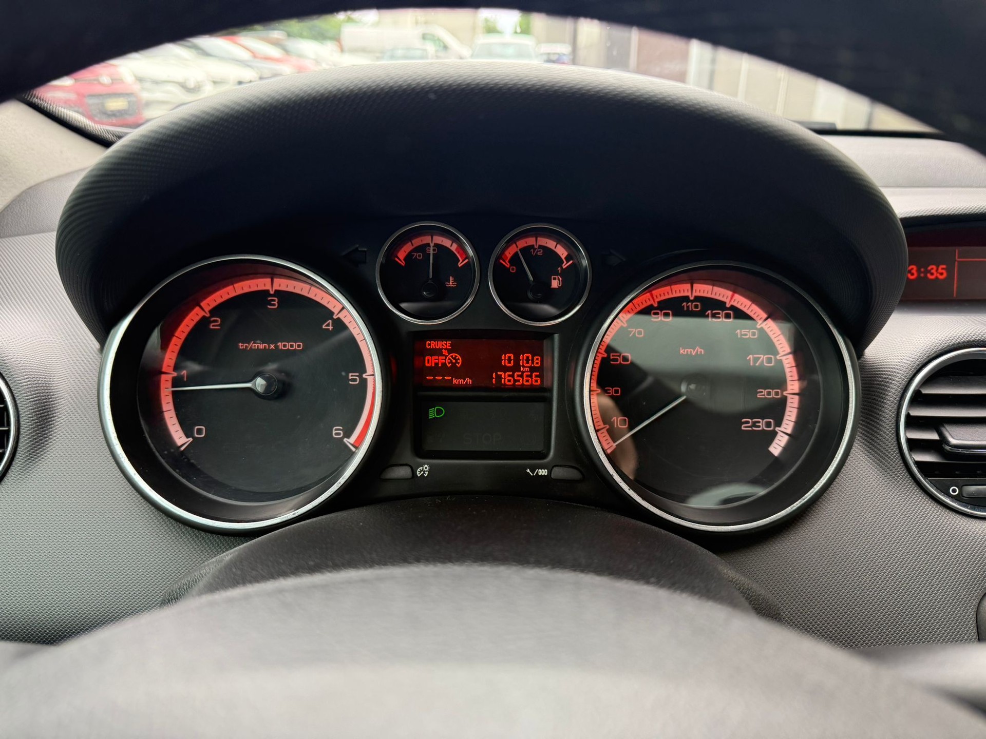 PEUGEOT 308 1.6 HDI Sport-image-14