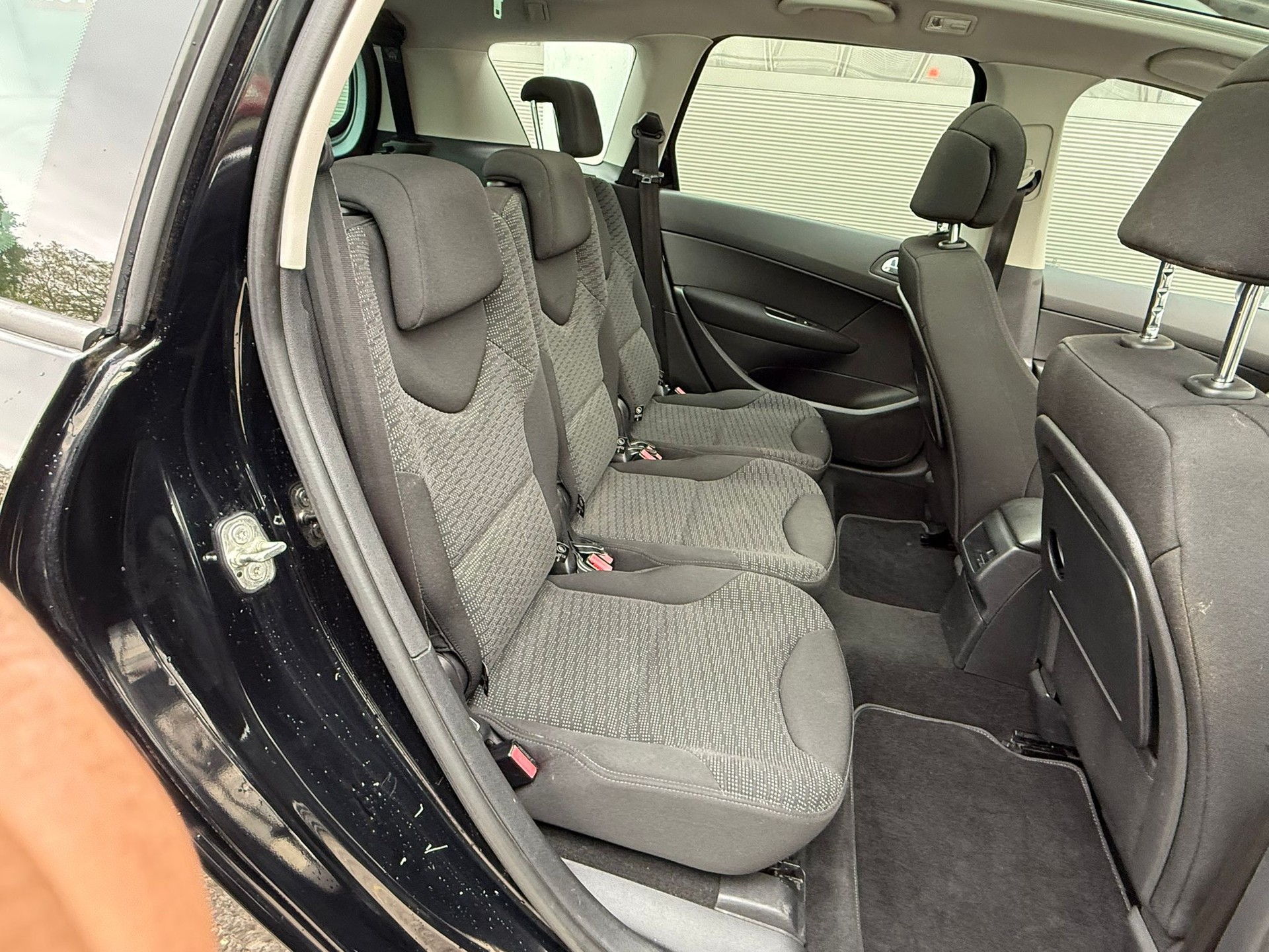 PEUGEOT 308 1.6 HDI Sport-image-12