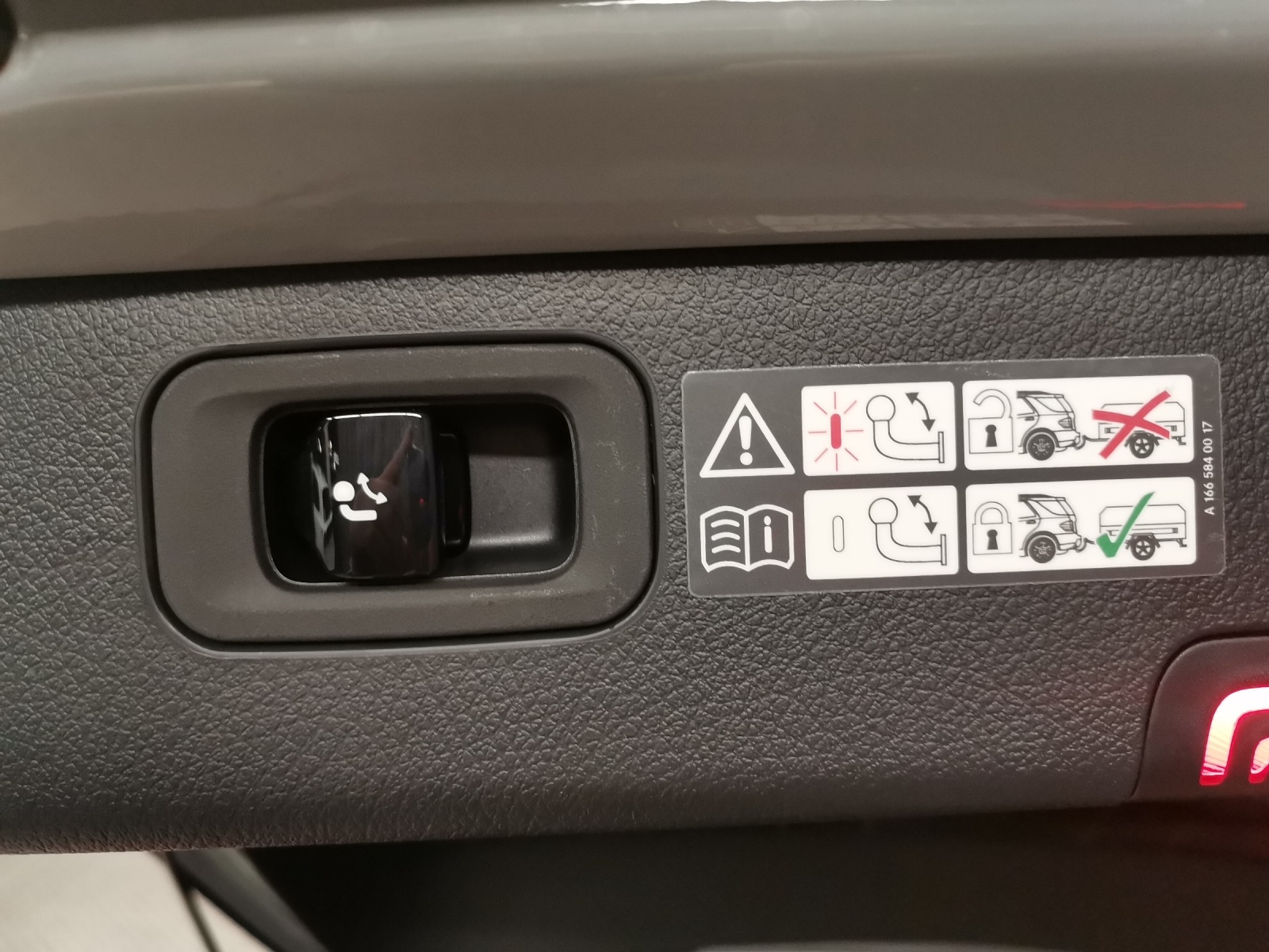 MERCEDES-BENZ C 300 AMG Line 4Matic T-Modell-image-11