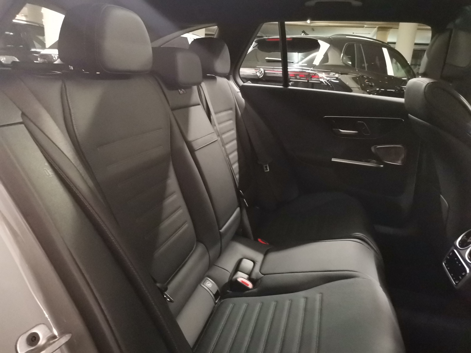 MERCEDES-BENZ C 300 AMG Line 4Matic T-Modell-image-9