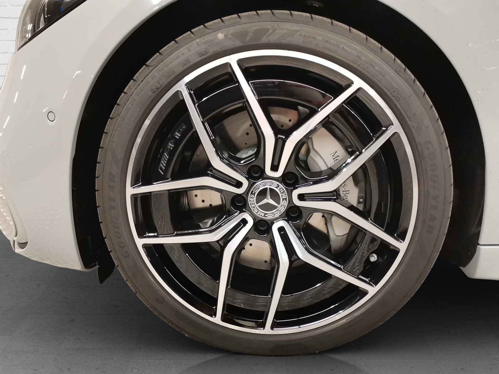 MERCEDES-BENZ C 300 AMG Line 4Matic T-Modell-image-5